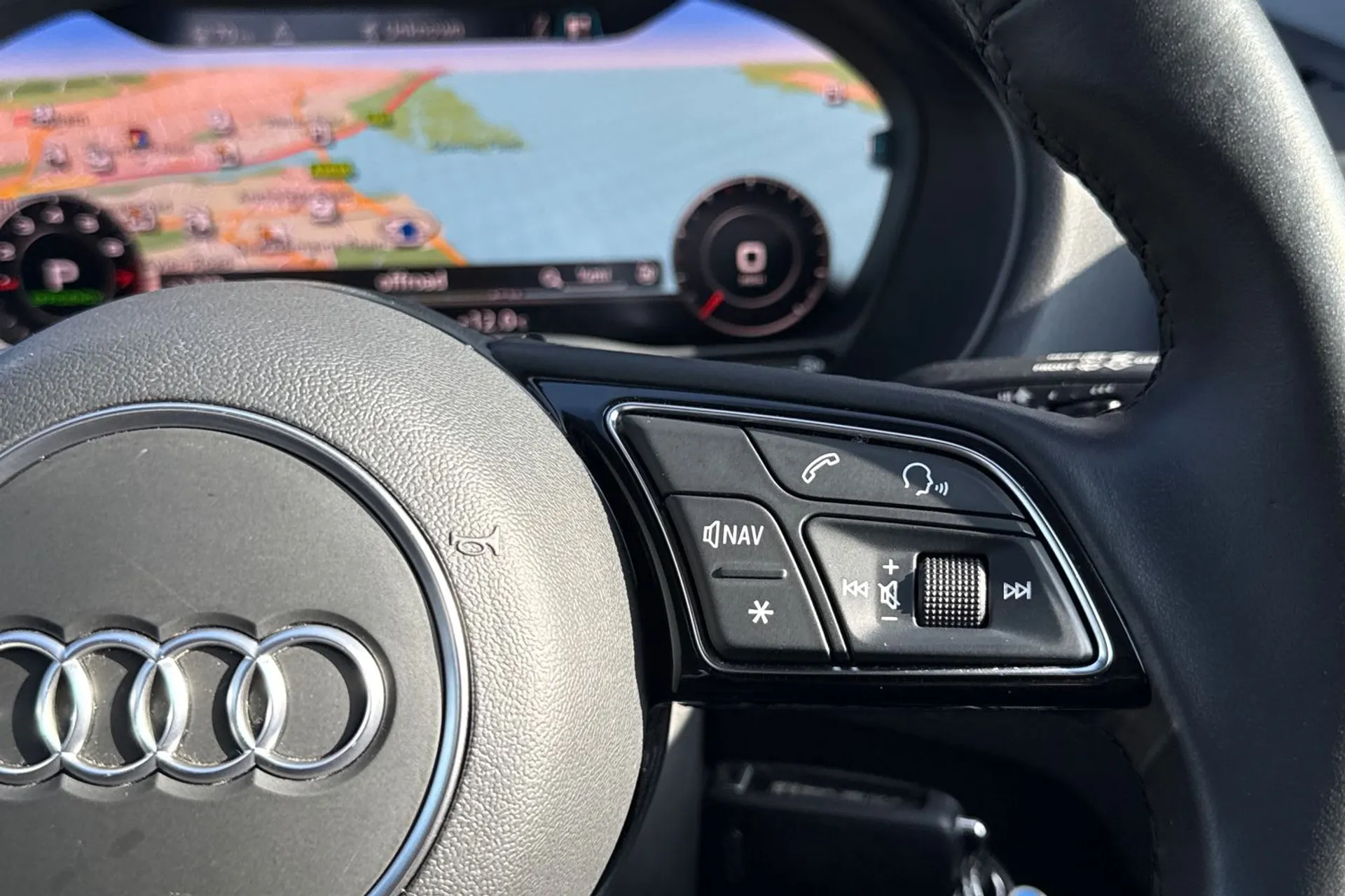 Audi Q2 thumbnail image number 38