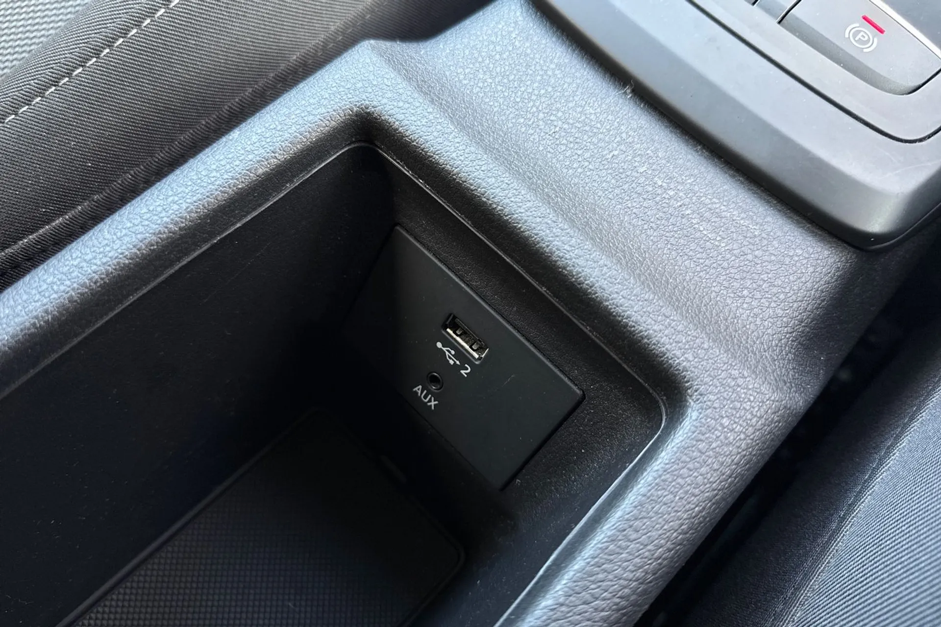 Audi Q2 thumbnail image number 24