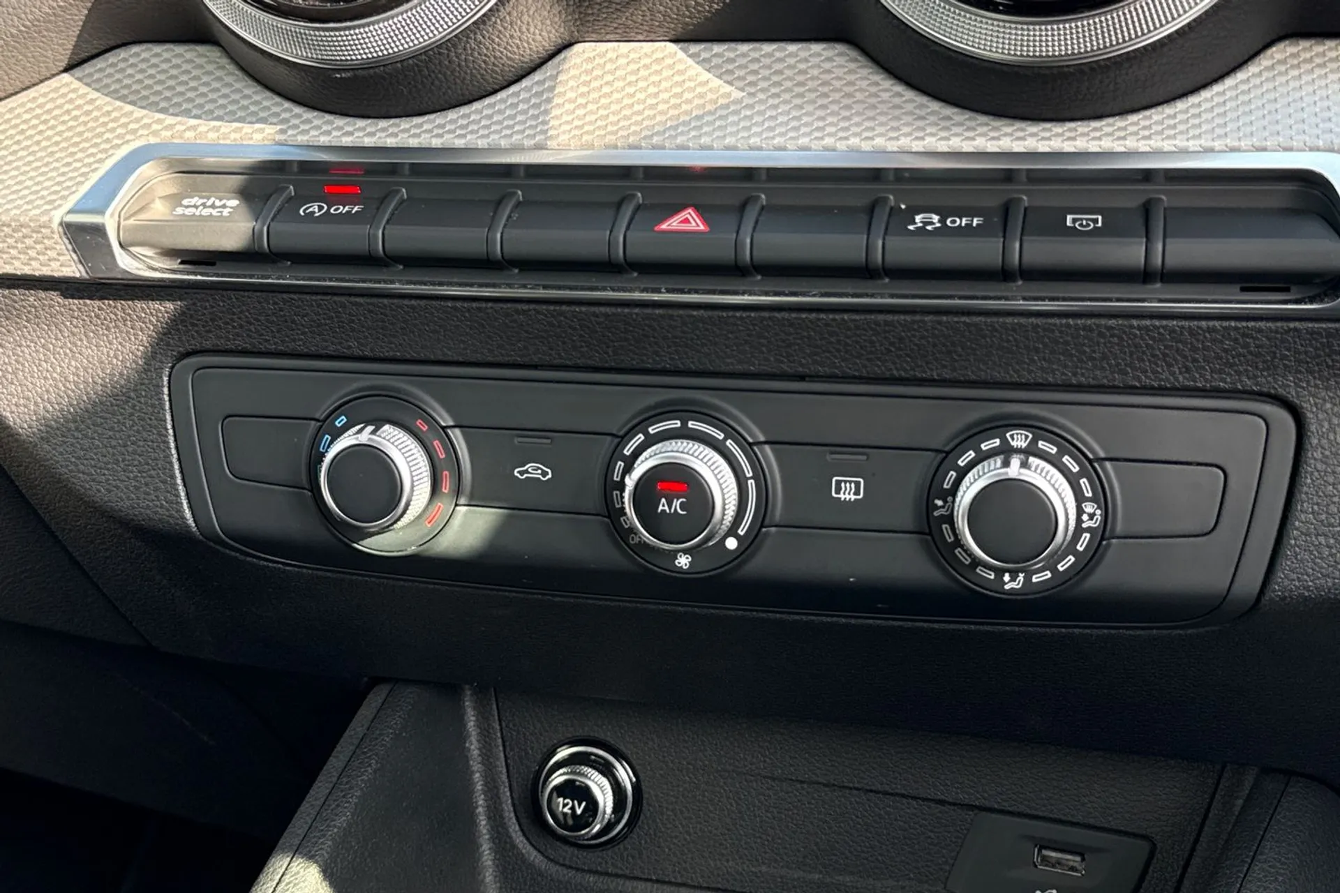 Audi Q2 thumbnail image number 13