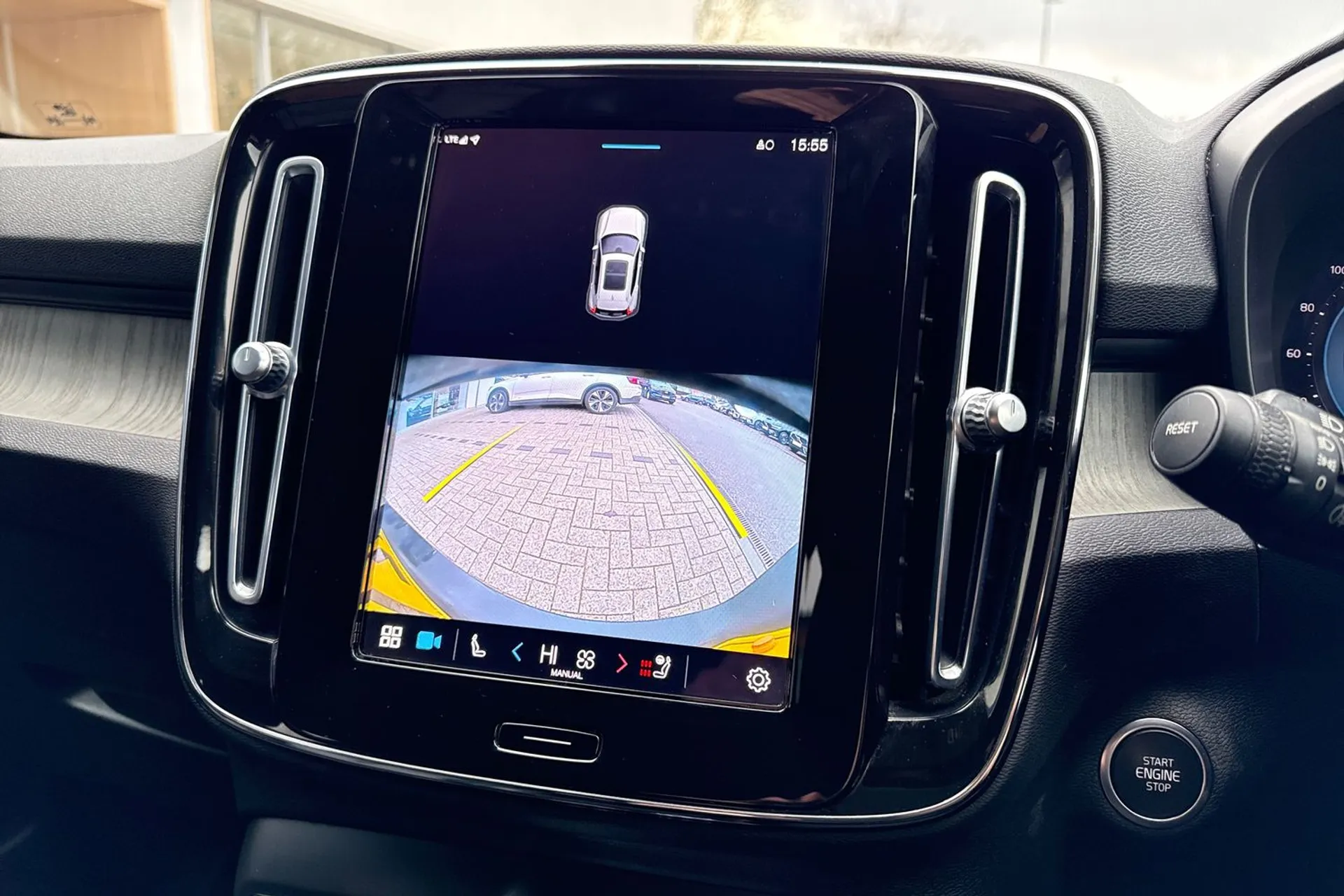 Volvo XC40 thumbnail image number 4