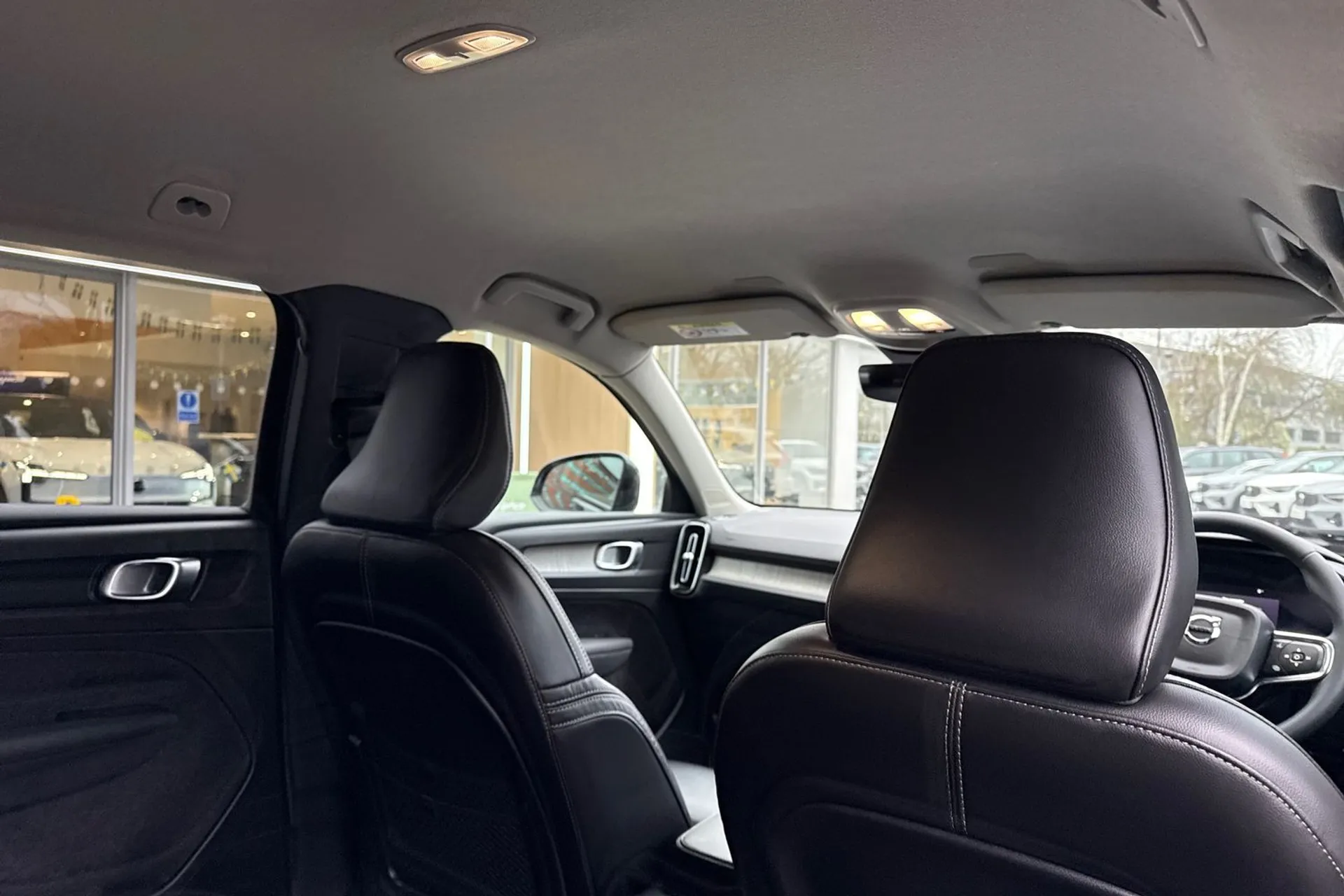 Volvo XC40 thumbnail image number 24