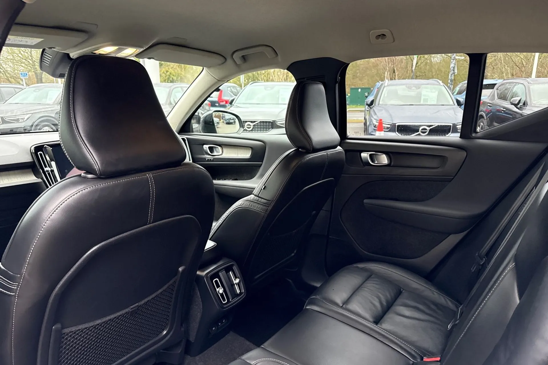 Volvo XC40 thumbnail image number 31