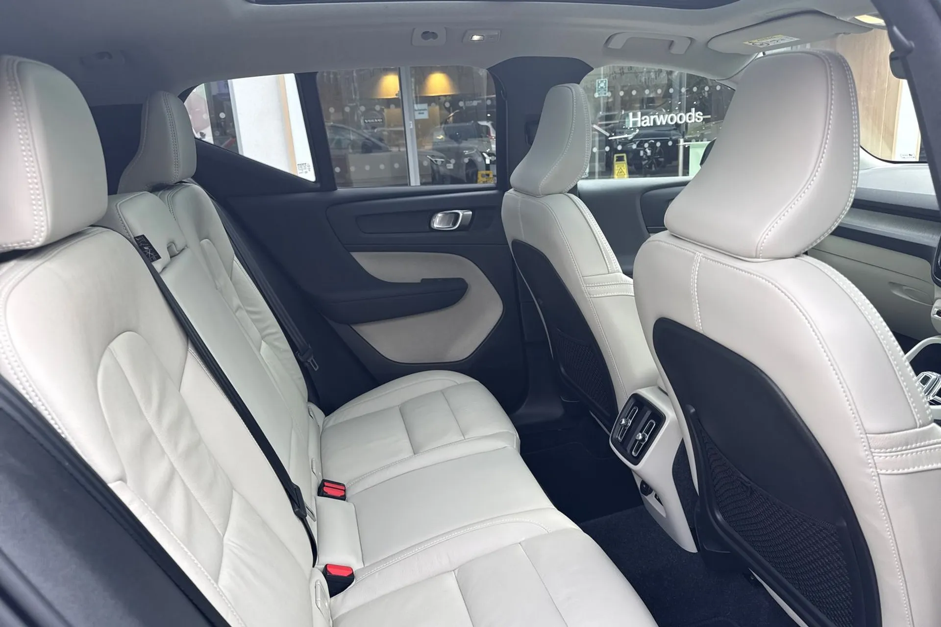 Volvo XC40 thumbnail image number 23