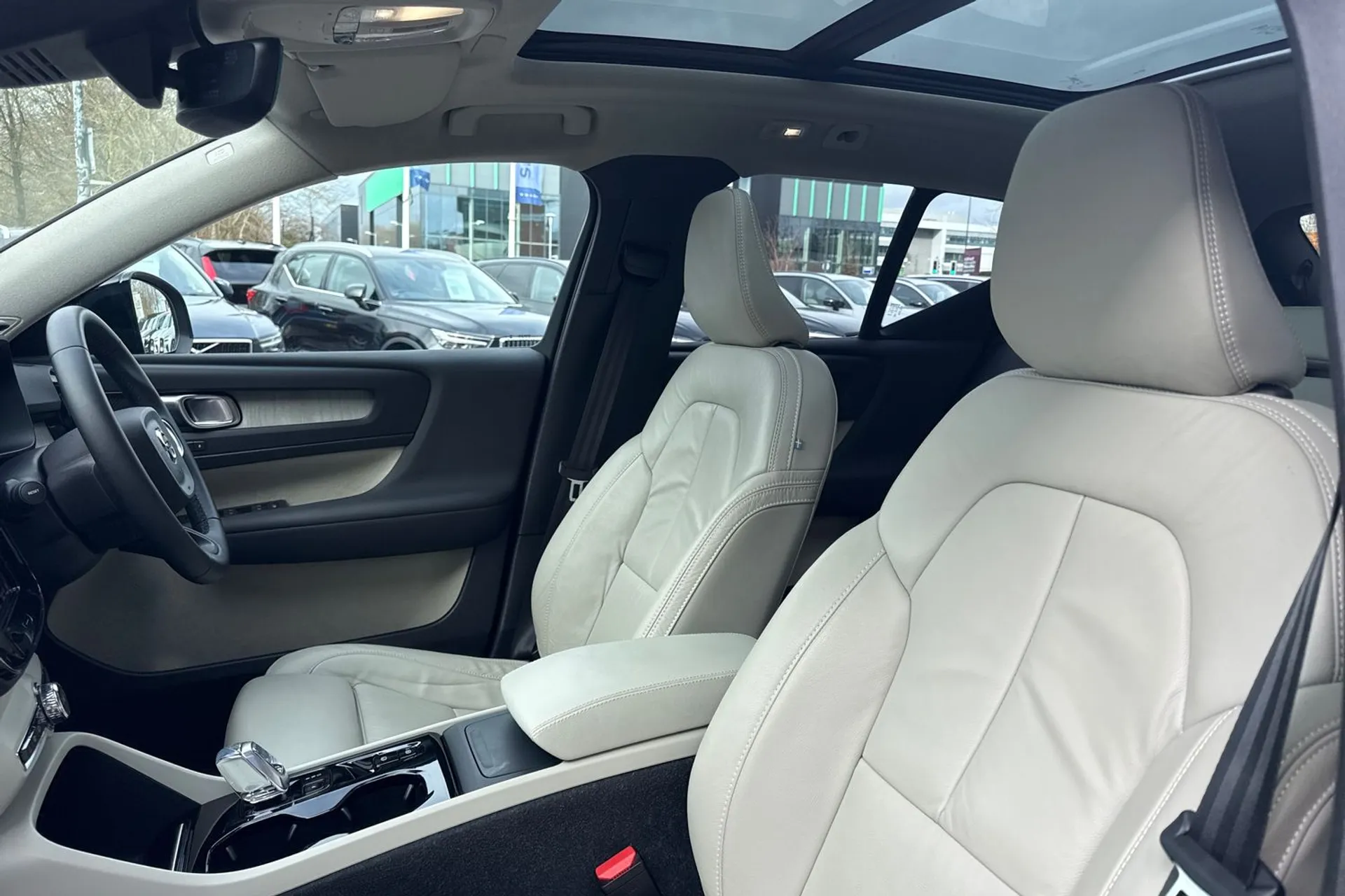 Volvo XC40 thumbnail image number 28