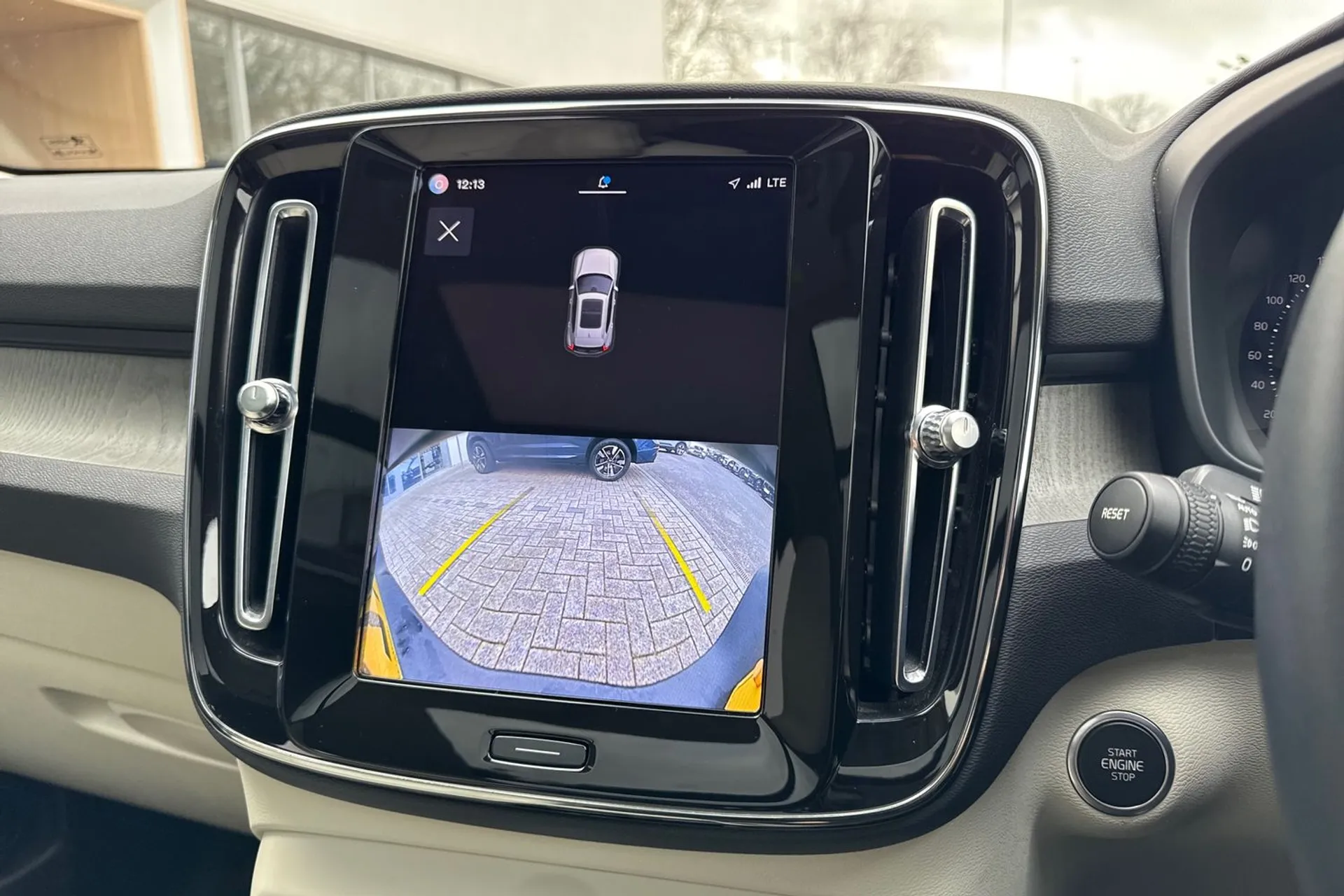 Volvo XC40 thumbnail image number 38