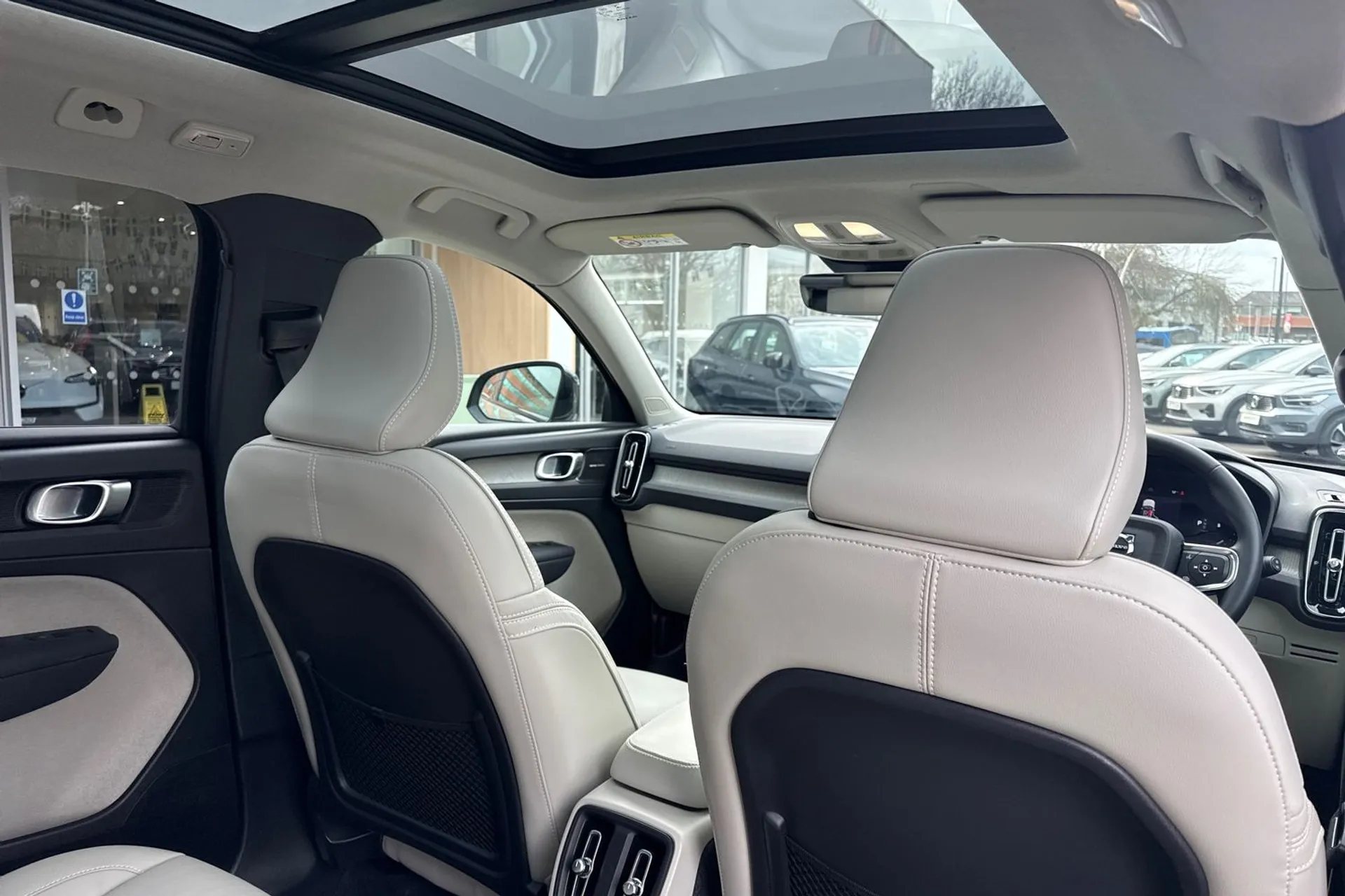 Volvo XC40 thumbnail image number 24