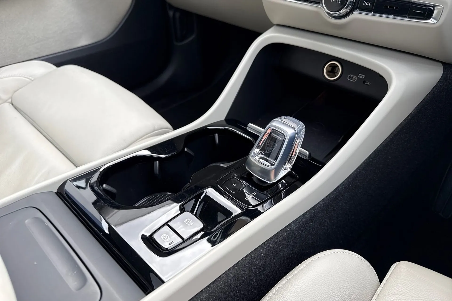 Volvo XC40 thumbnail image number 44