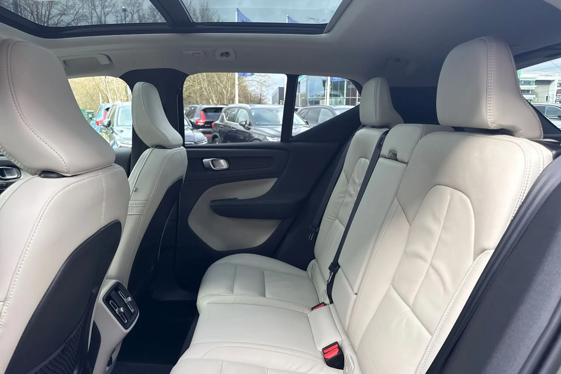 Volvo XC40 thumbnail image number 30