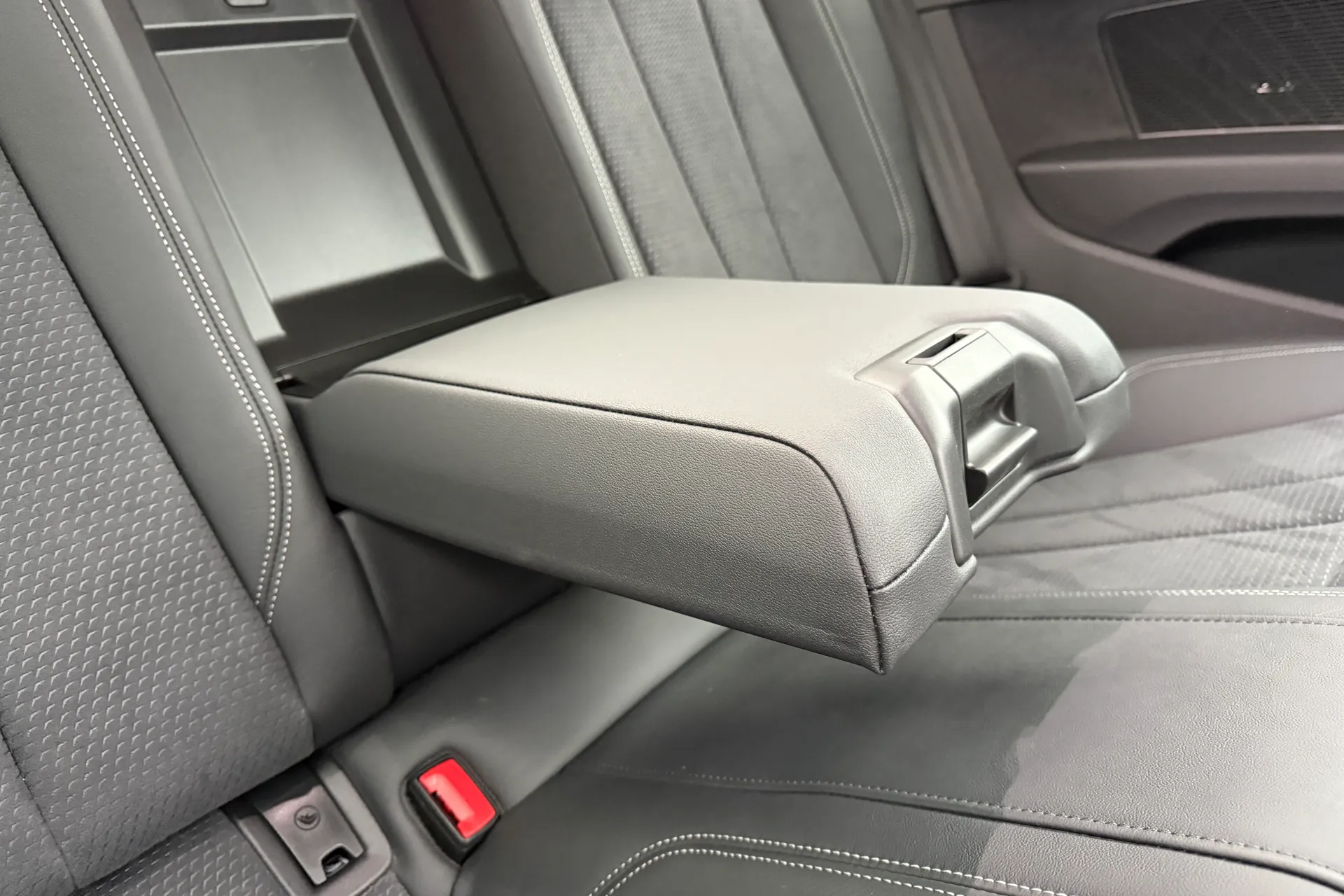 Audi A5 thumbnail image number 44