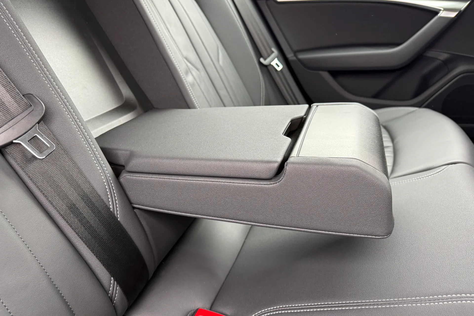 Audi A6 Avant thumbnail image number 45