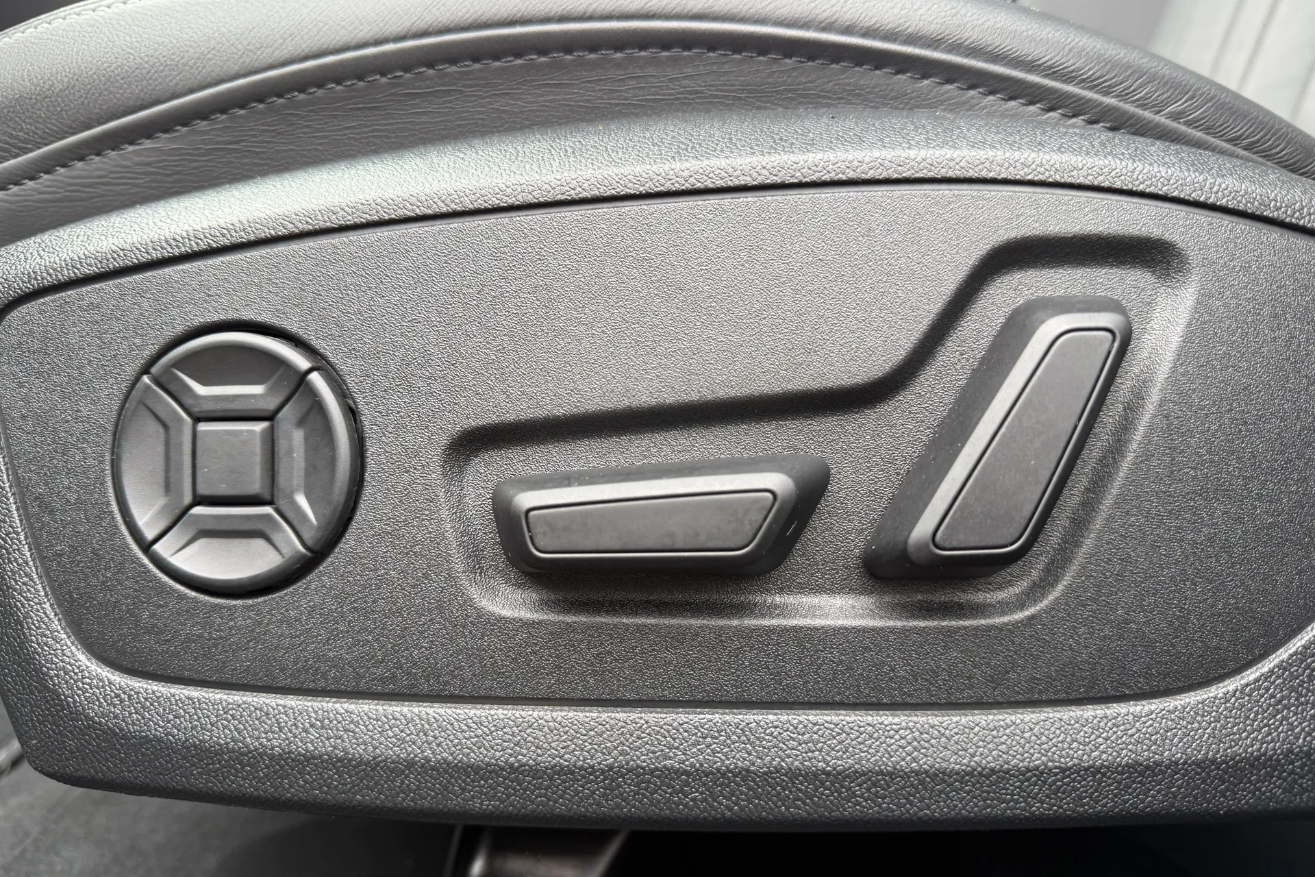 Audi A6 Avant thumbnail image number 16