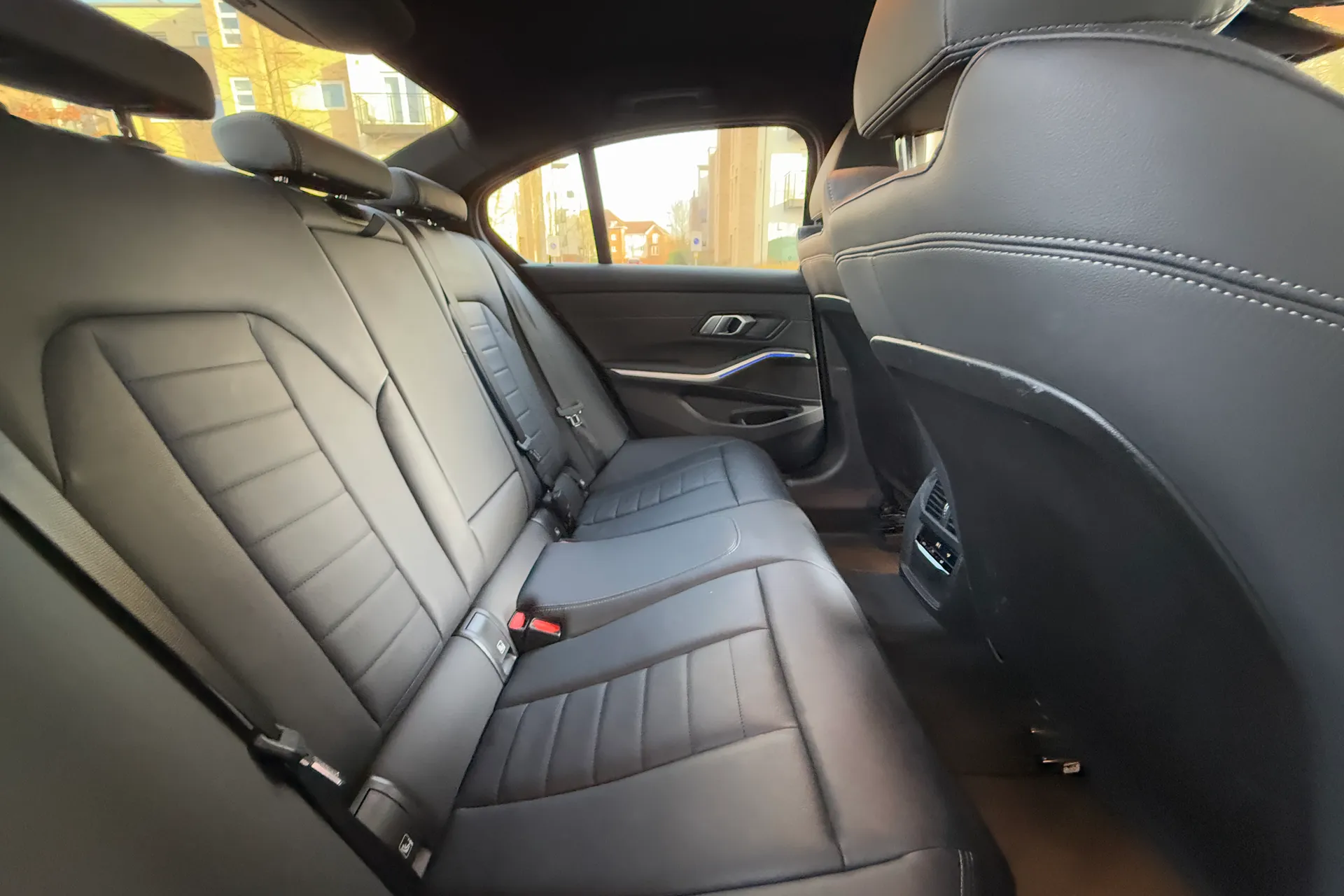 BMW 3 SERIES thumbnail image number 32