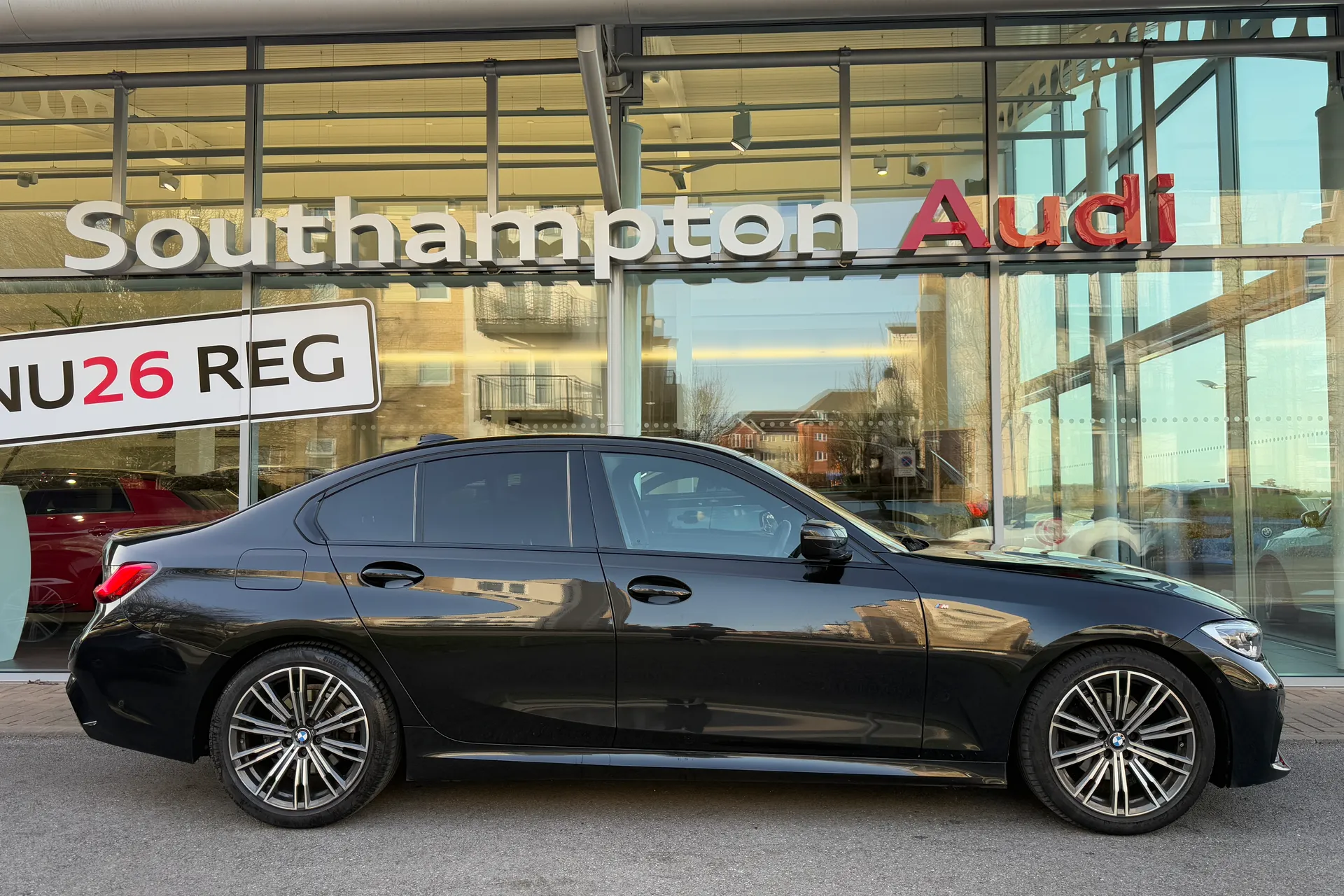 BMW 3 SERIES thumbnail image number 2