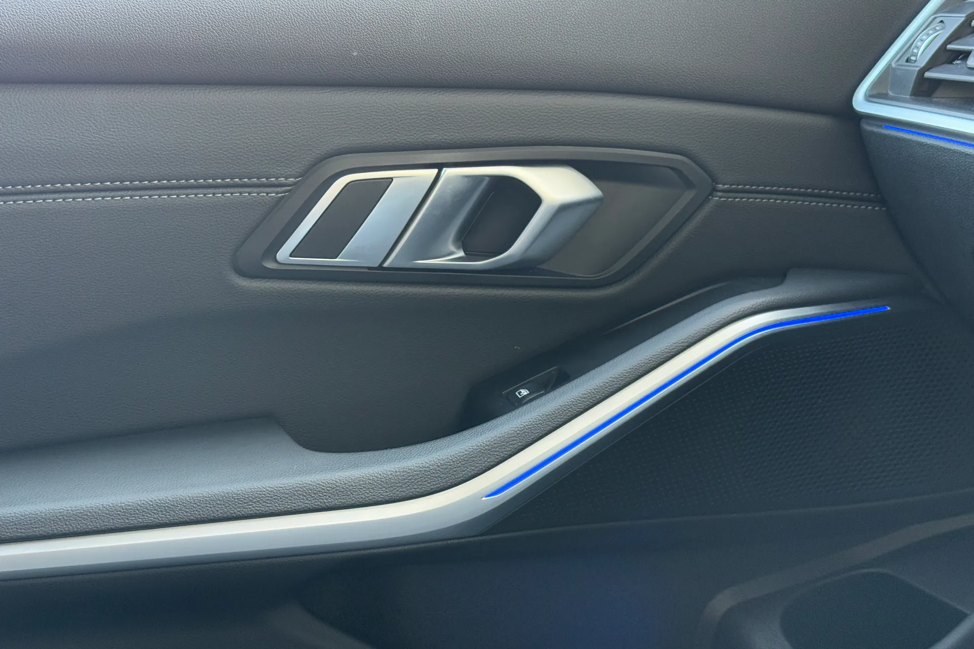 BMW 3 SERIES thumbnail image number 23