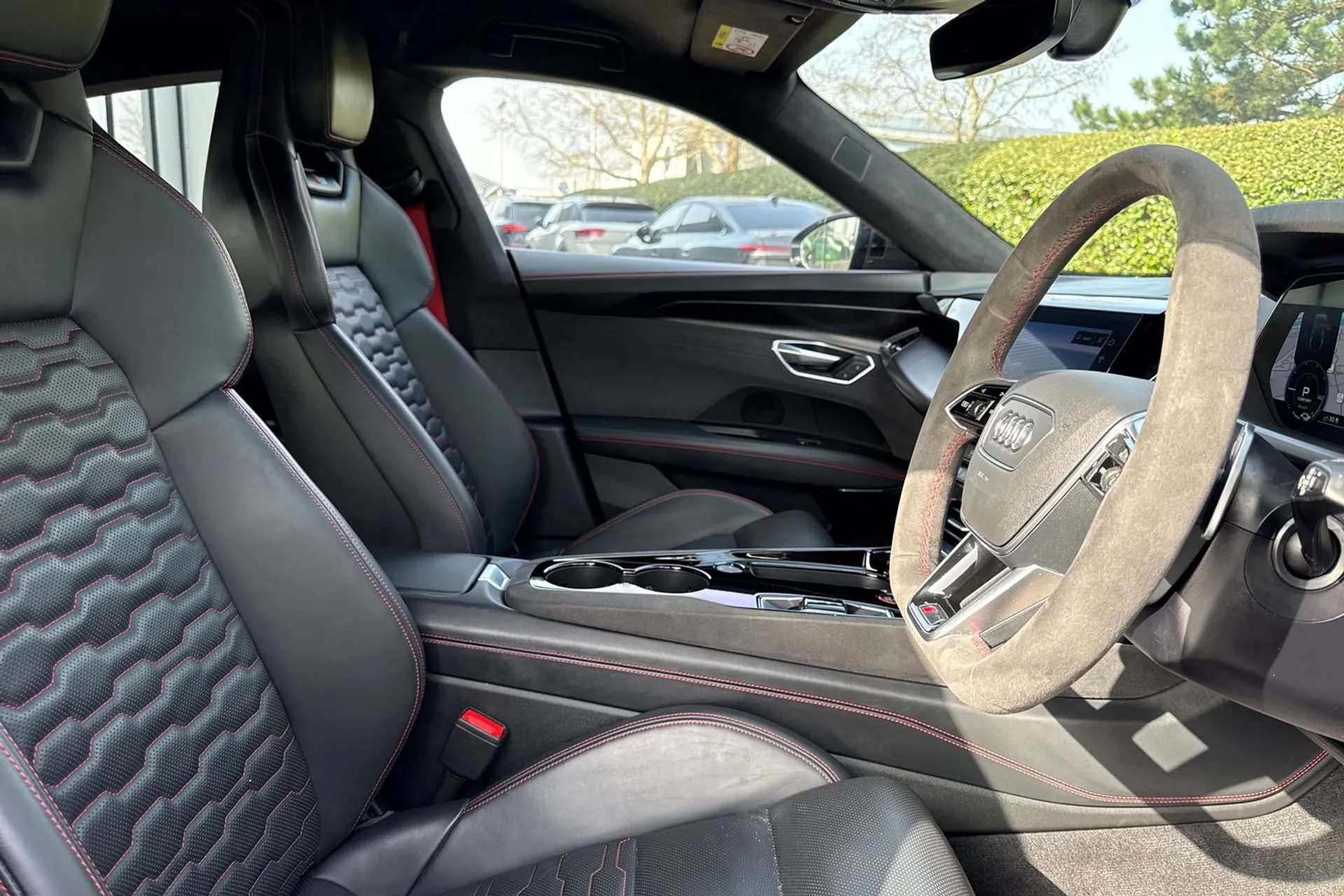 Audi RS e-tron GT thumbnail image number 39