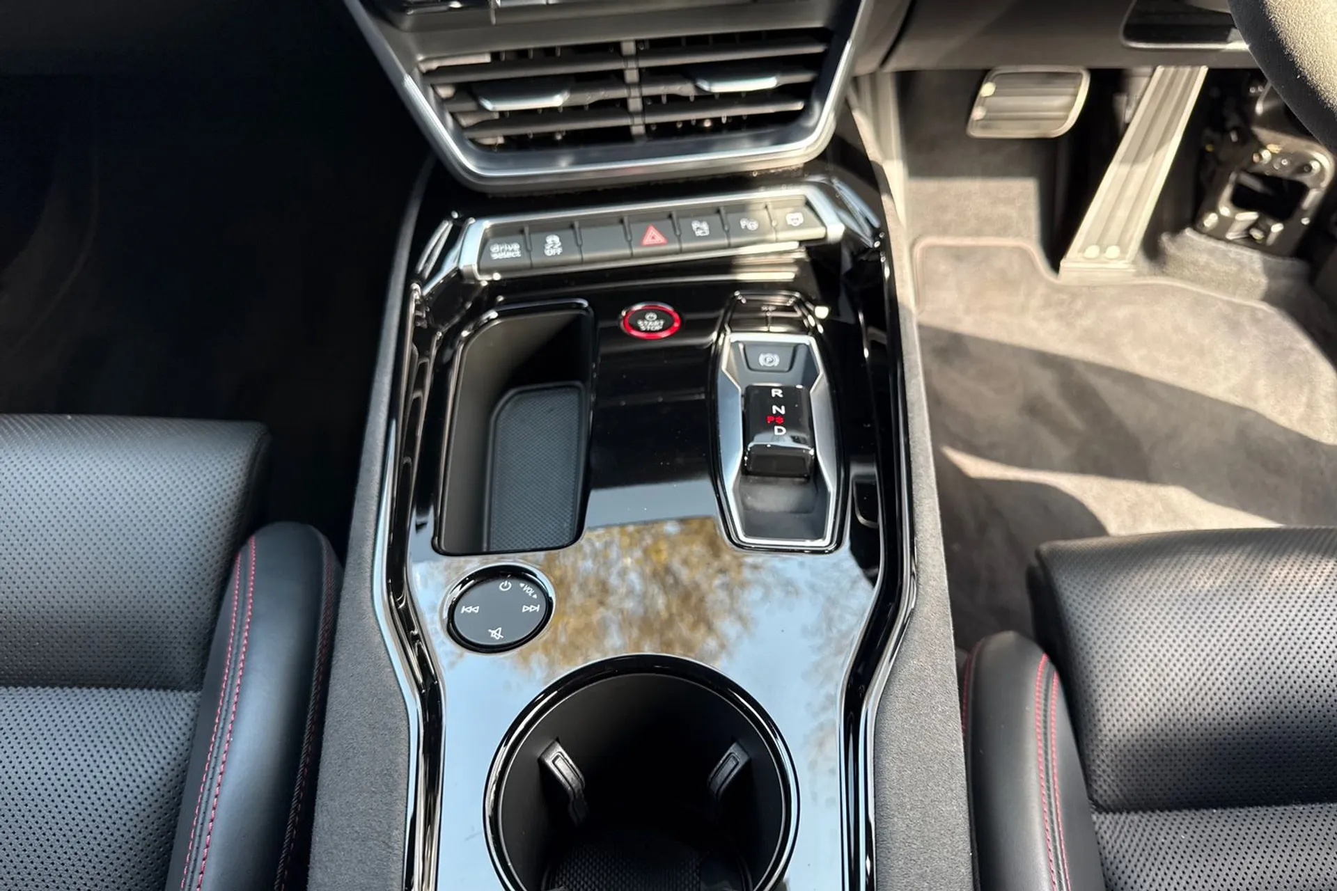 Audi RS e-tron GT thumbnail image number 52