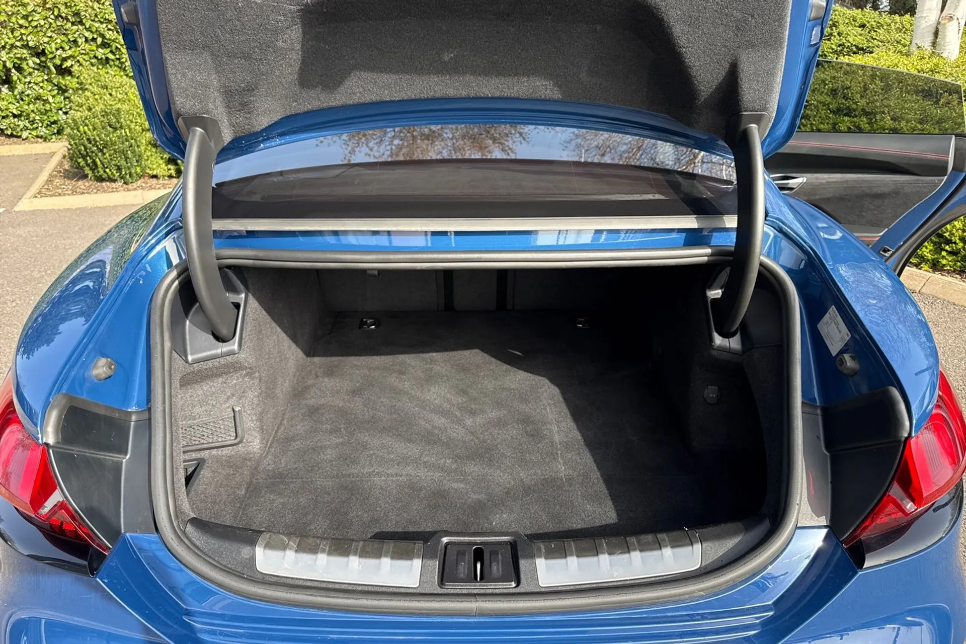 Audi RS e-tron GT thumbnail image number 28