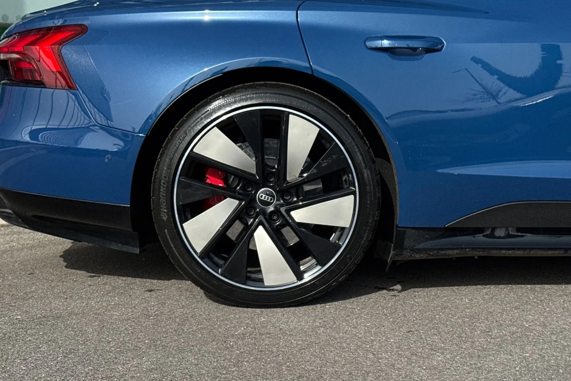 Audi RS e-tron GT thumbnail image number 18