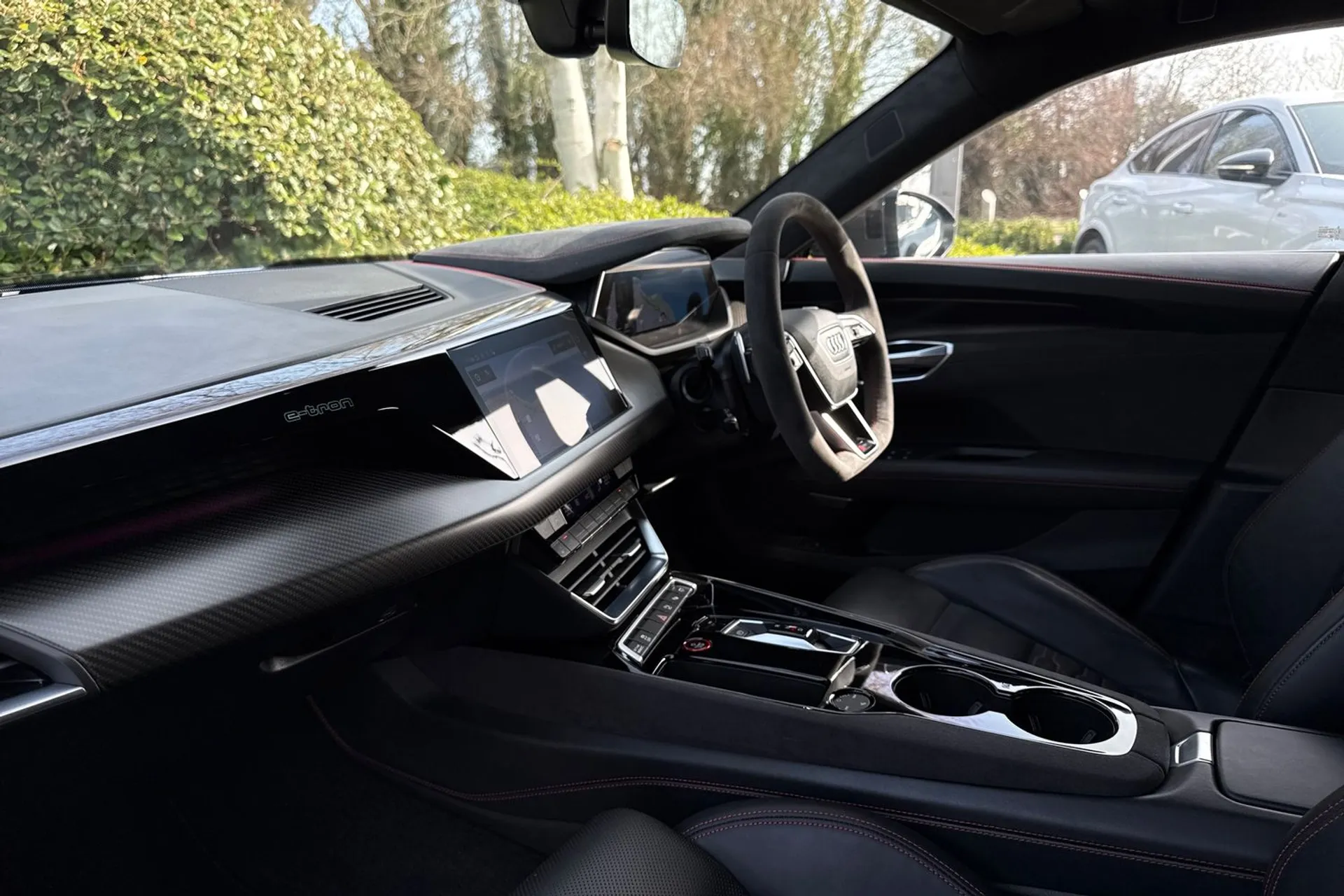 Audi RS e-tron GT thumbnail image number 31