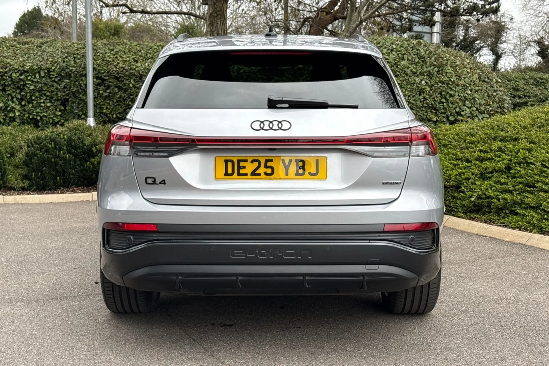 Audi Q4 thumbnail image number 12