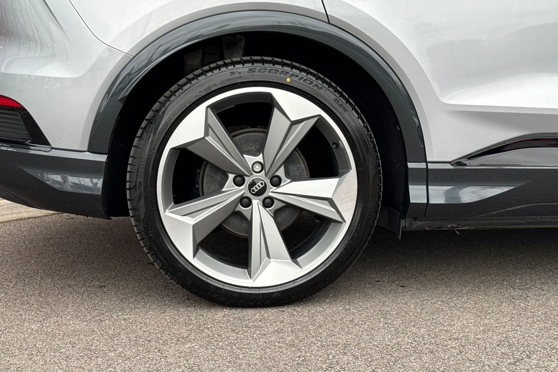 Audi Q4 thumbnail image number 20