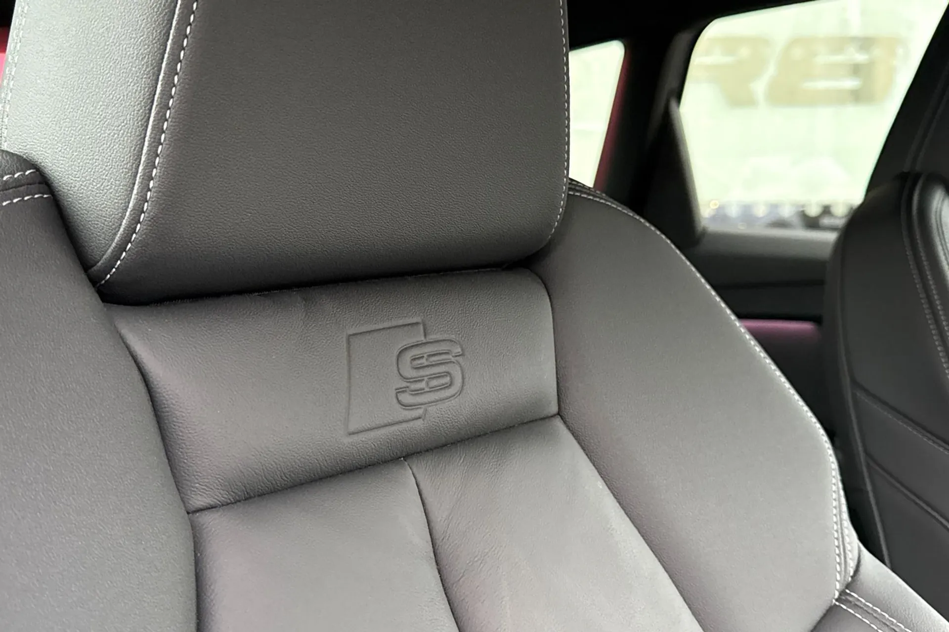 Audi Q4 thumbnail image number 17