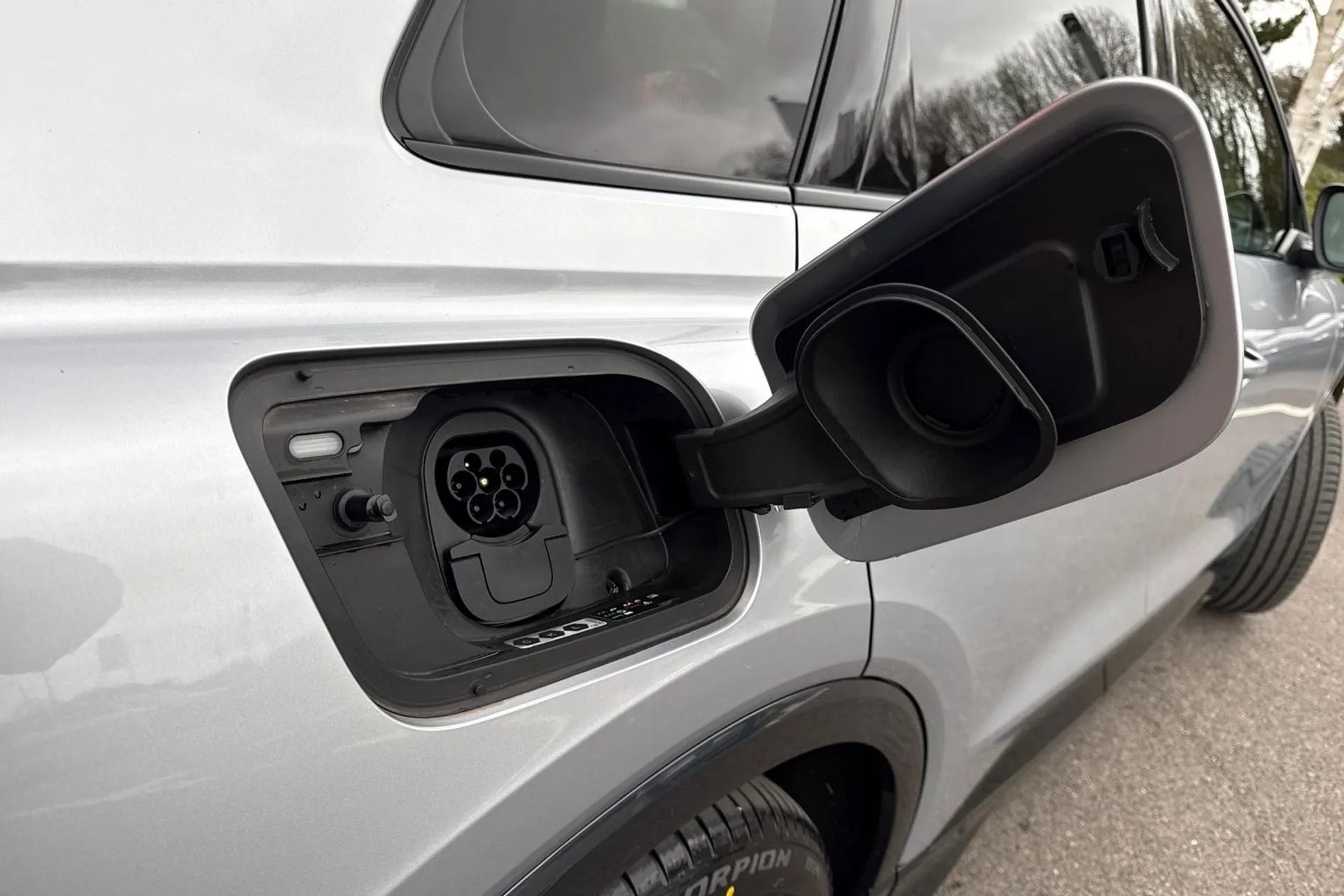 Audi Q4 thumbnail image number 28