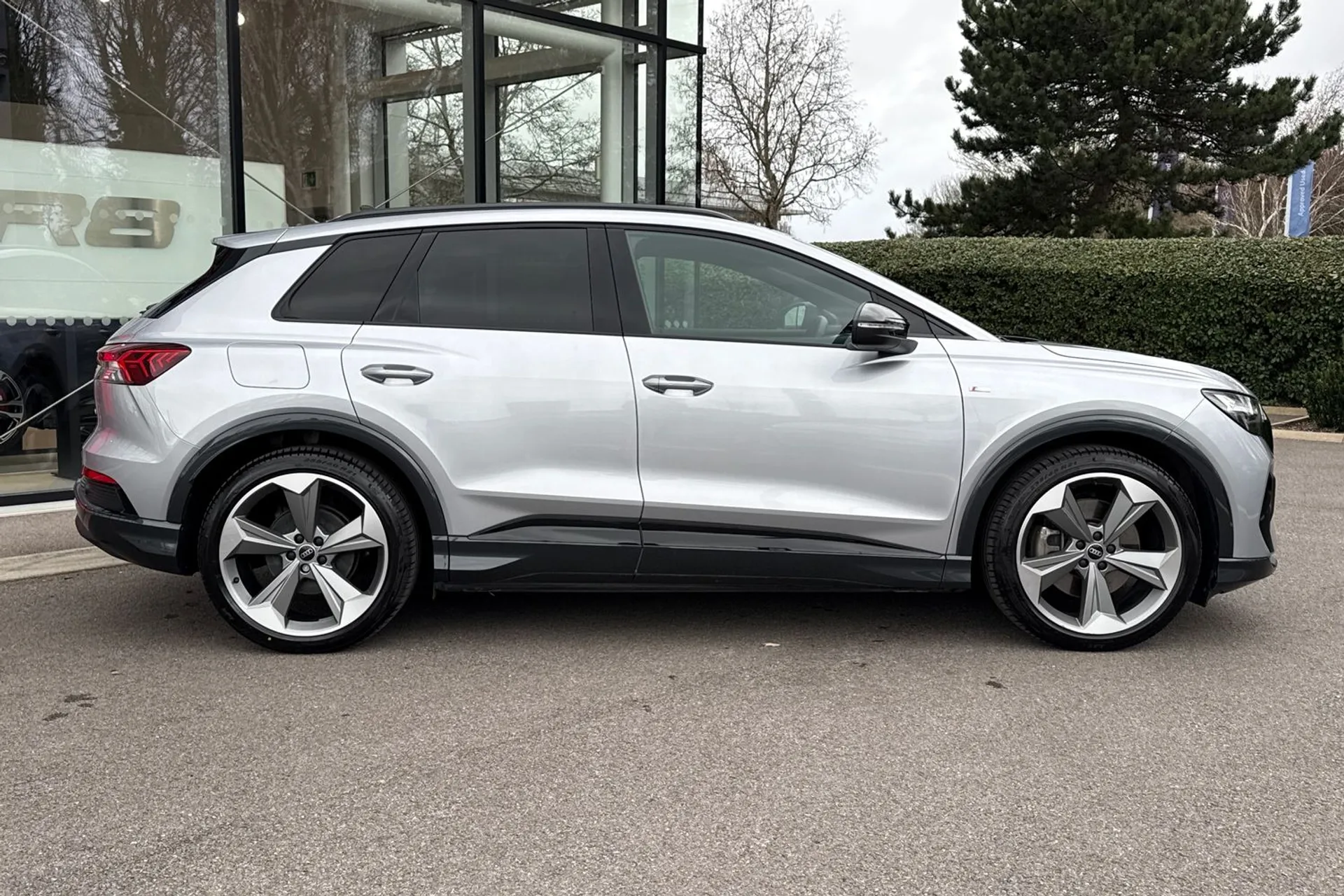 Audi Q4 thumbnail image number 2