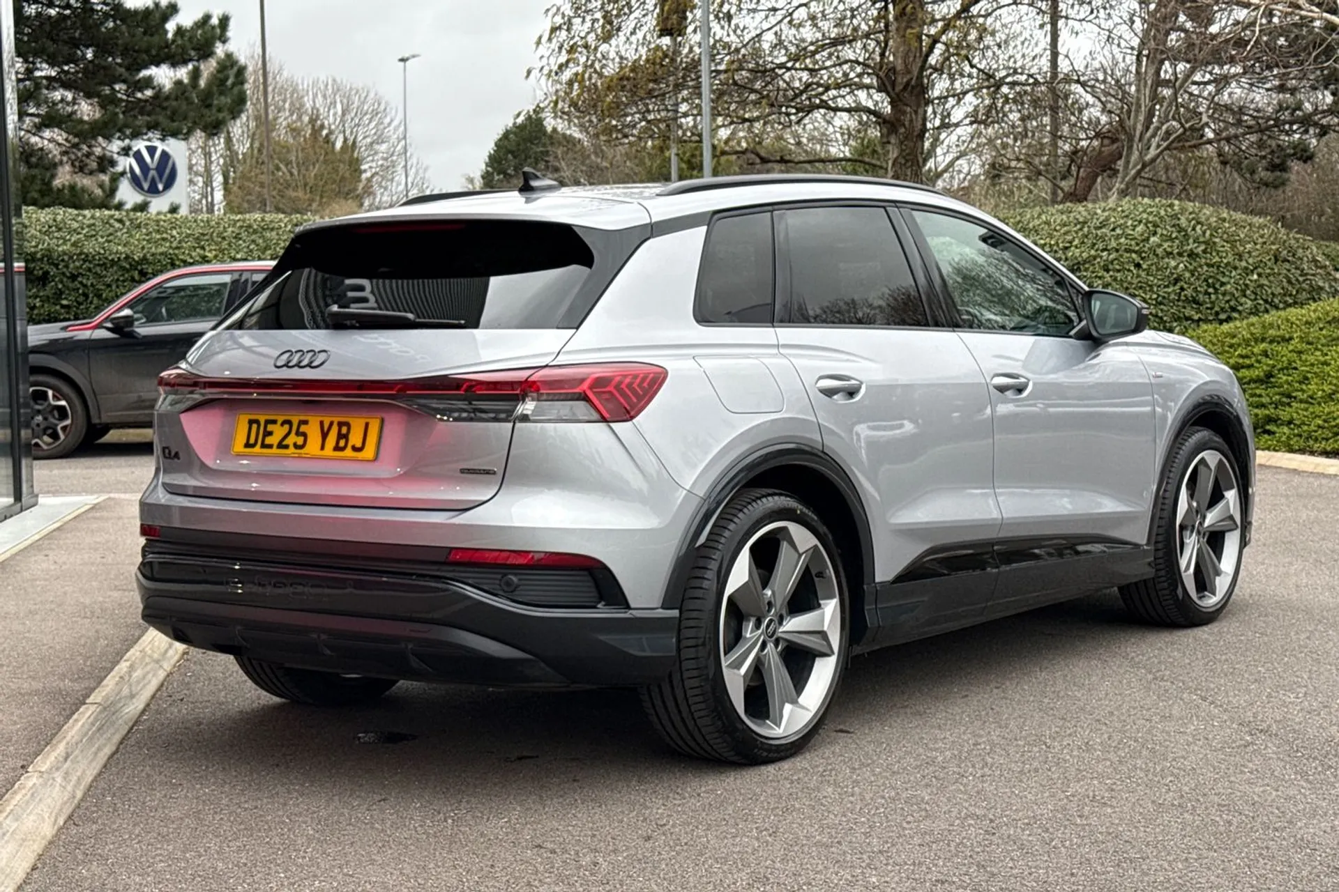 Audi Q4 thumbnail image number 9