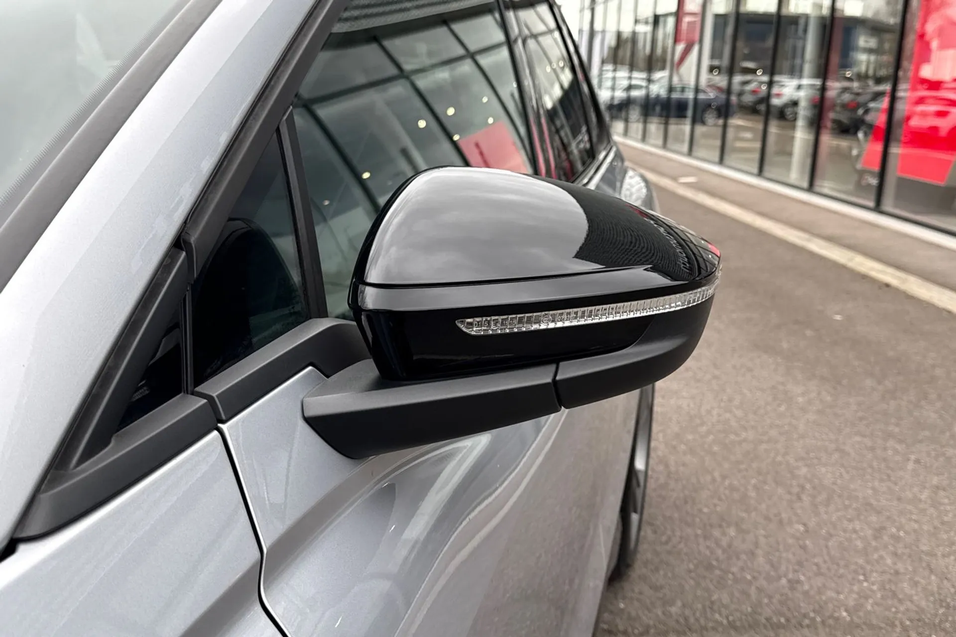 Audi Q4 thumbnail image number 31