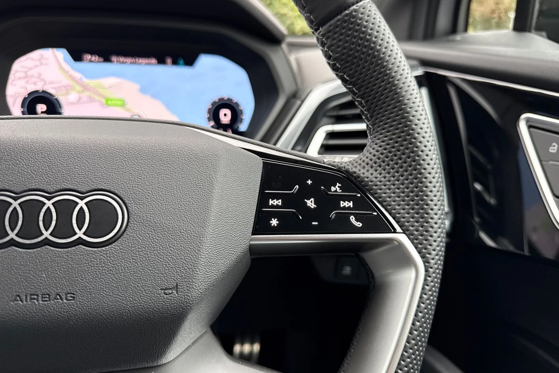 Audi Q4 thumbnail image number 40