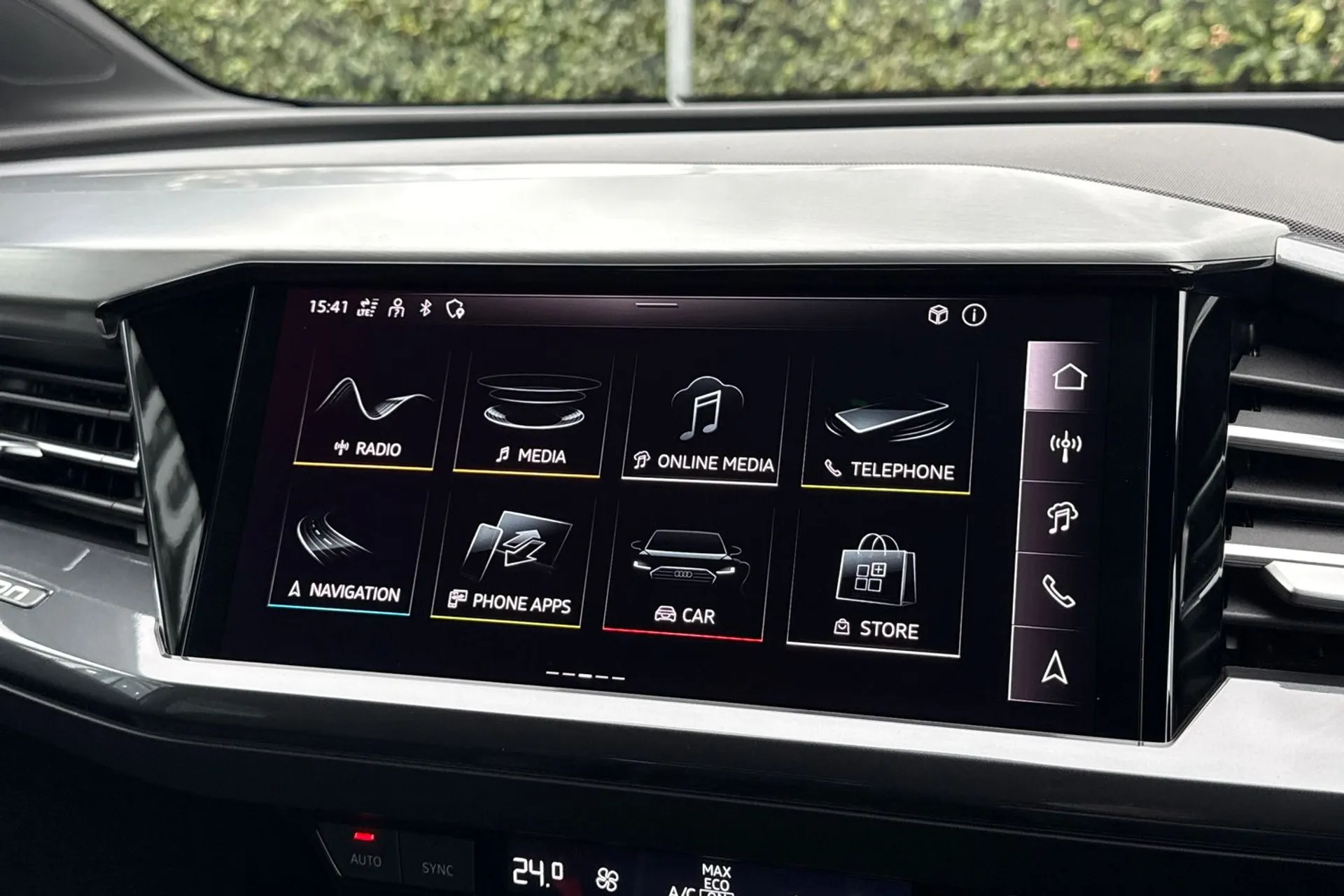 Audi Q4 thumbnail image number 19