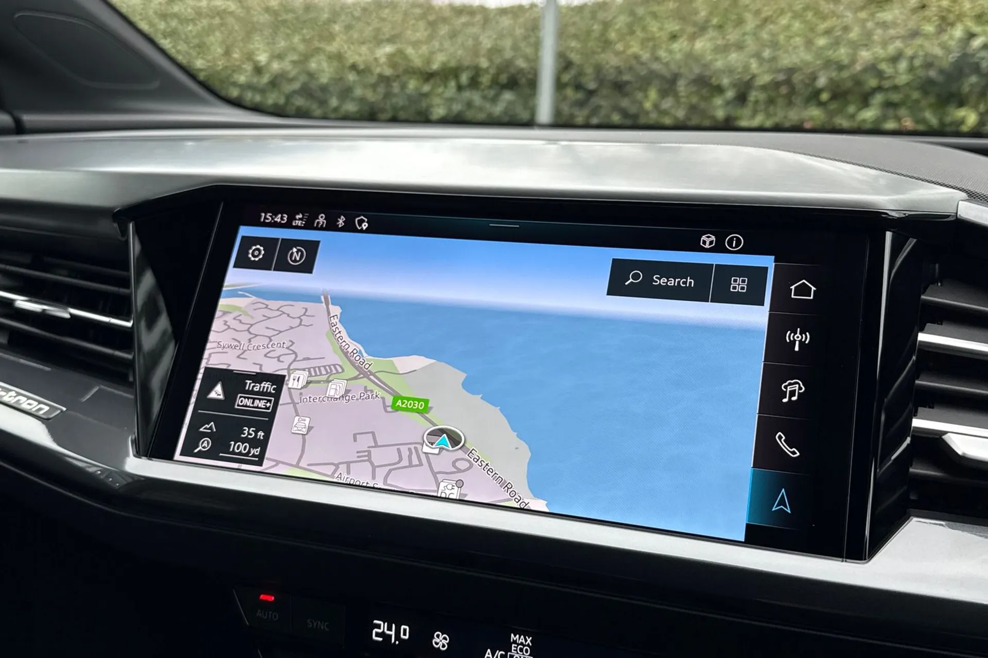 Audi Q4 thumbnail image number 13