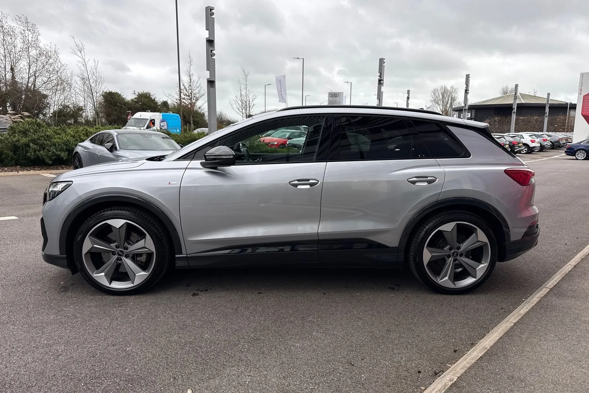 Audi Q4 thumbnail image number 16