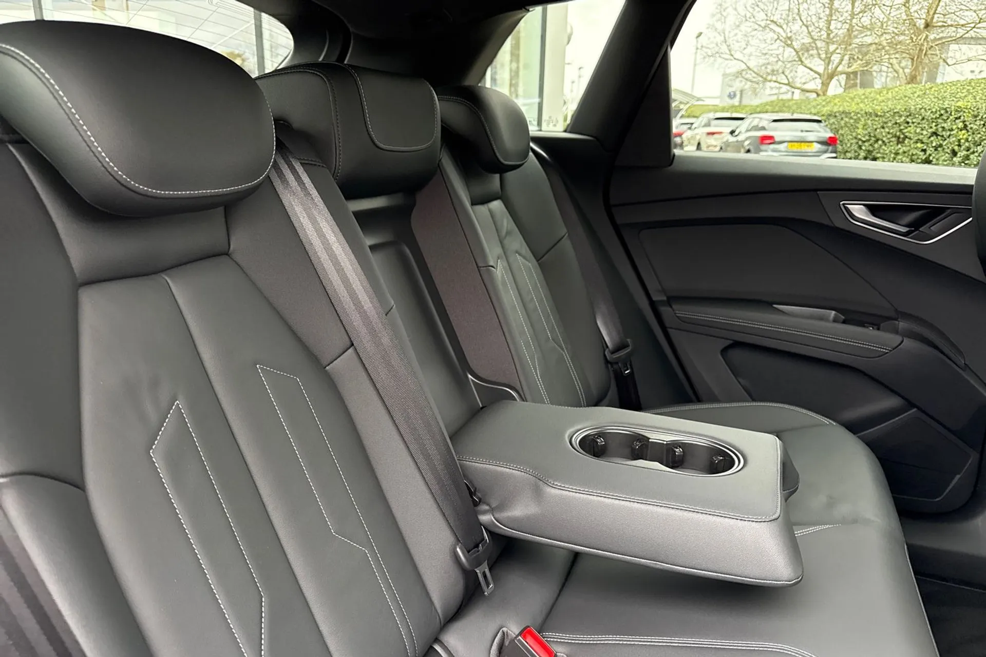 Audi Q4 thumbnail image number 36