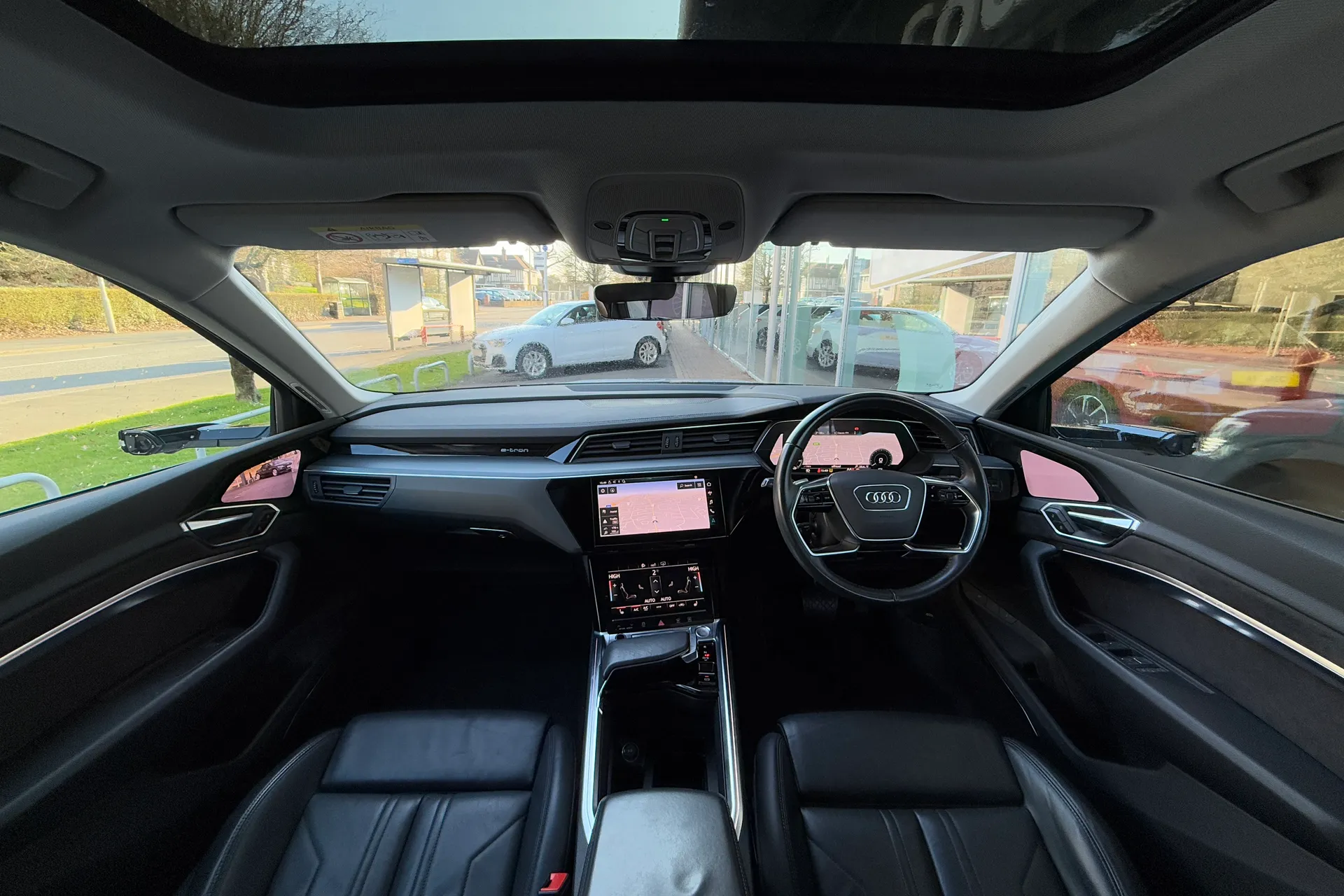 Audi e-tron thumbnail image number 3