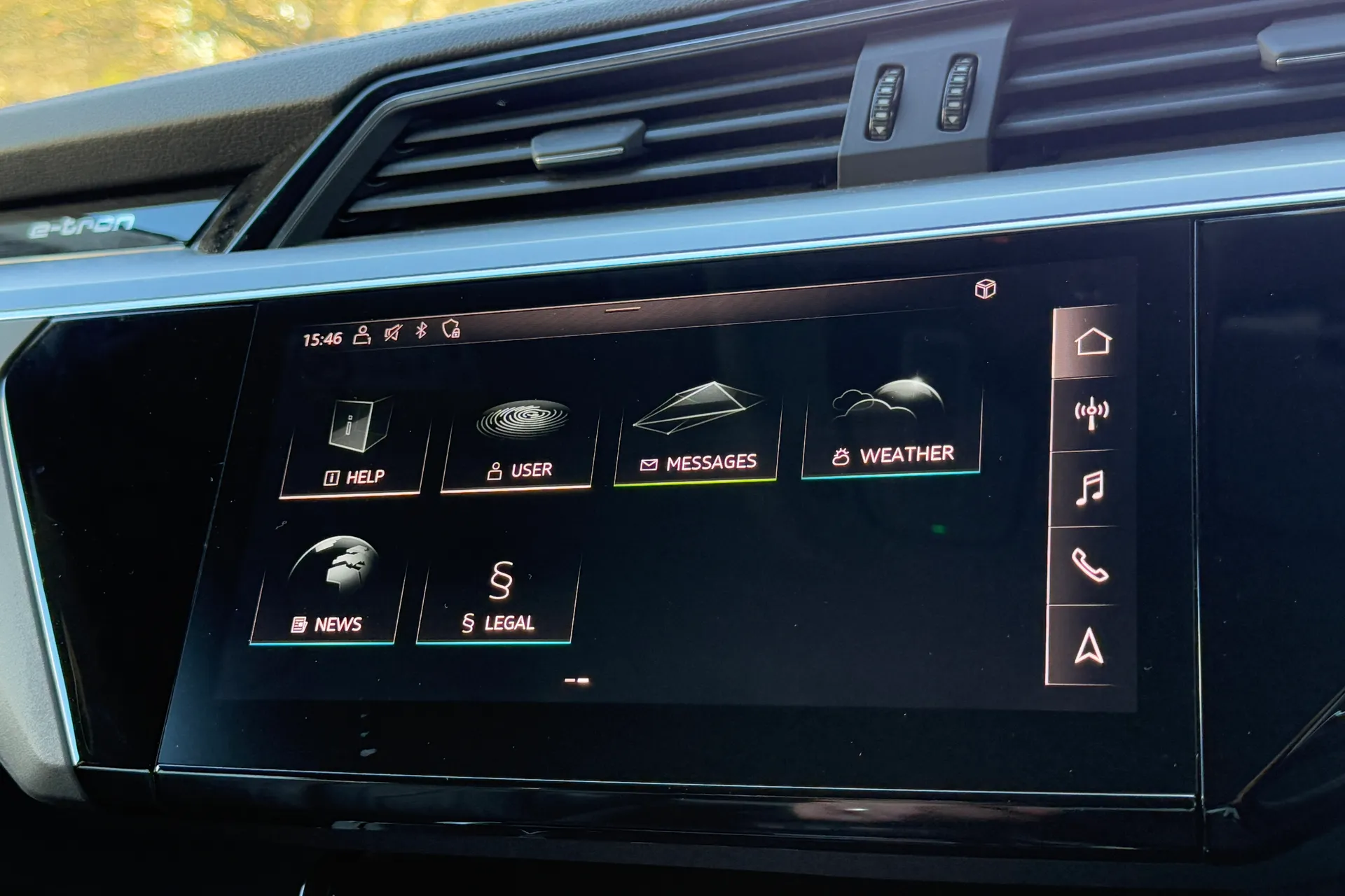 Audi e-tron thumbnail image number 25