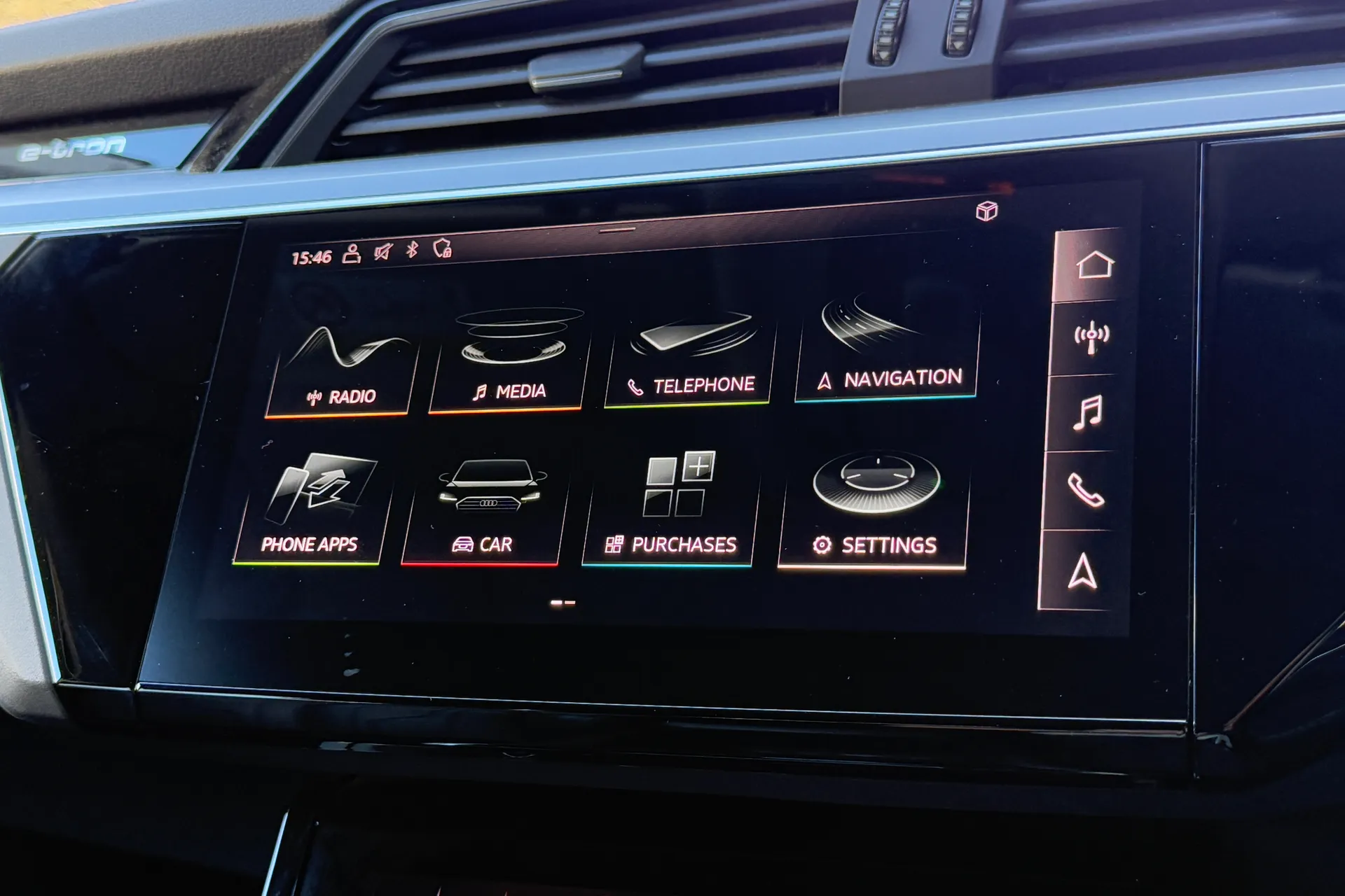 Audi e-tron thumbnail image number 24