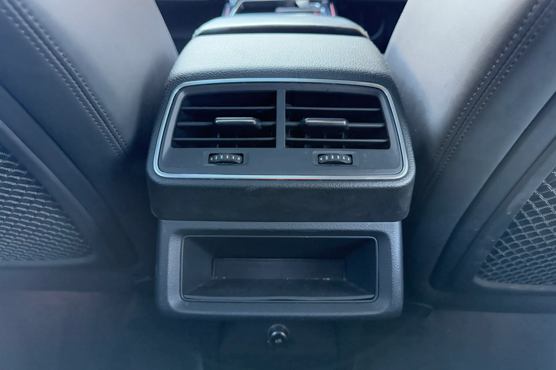 Audi e-tron thumbnail image number 44