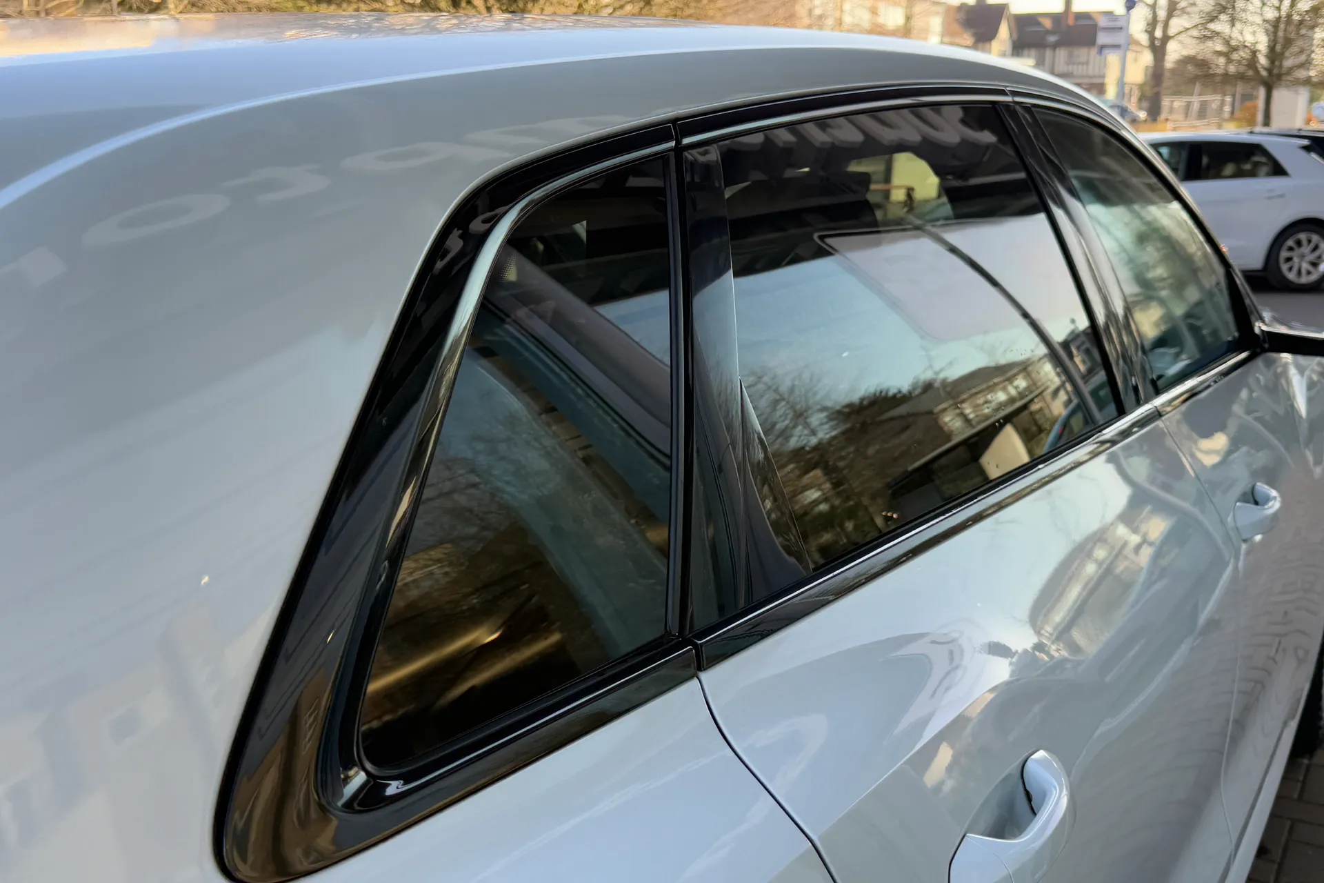 Audi e-tron thumbnail image number 40