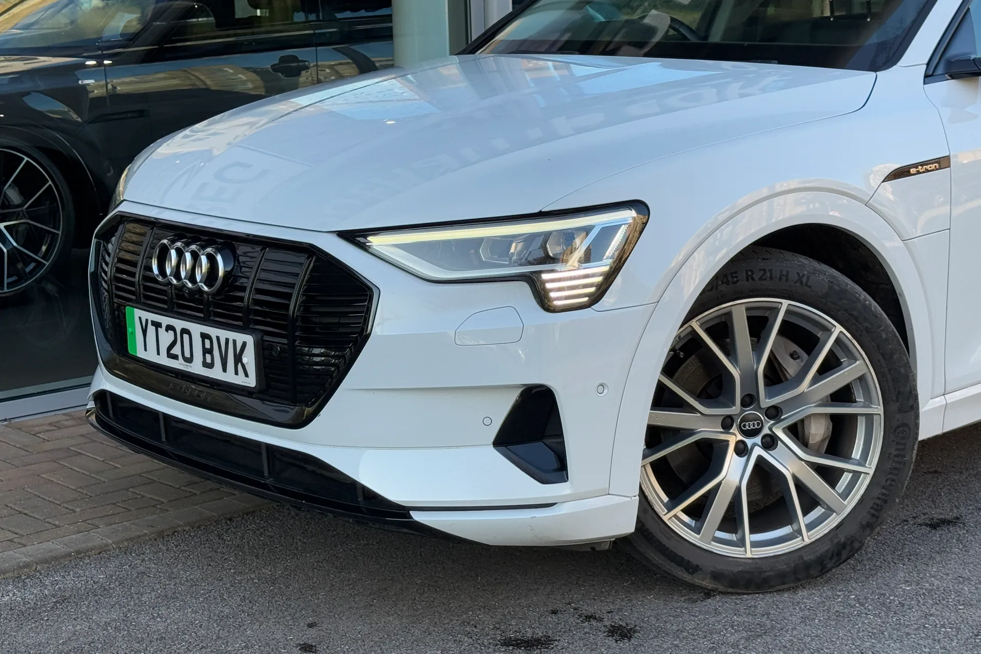 Audi e-tron thumbnail image number 60