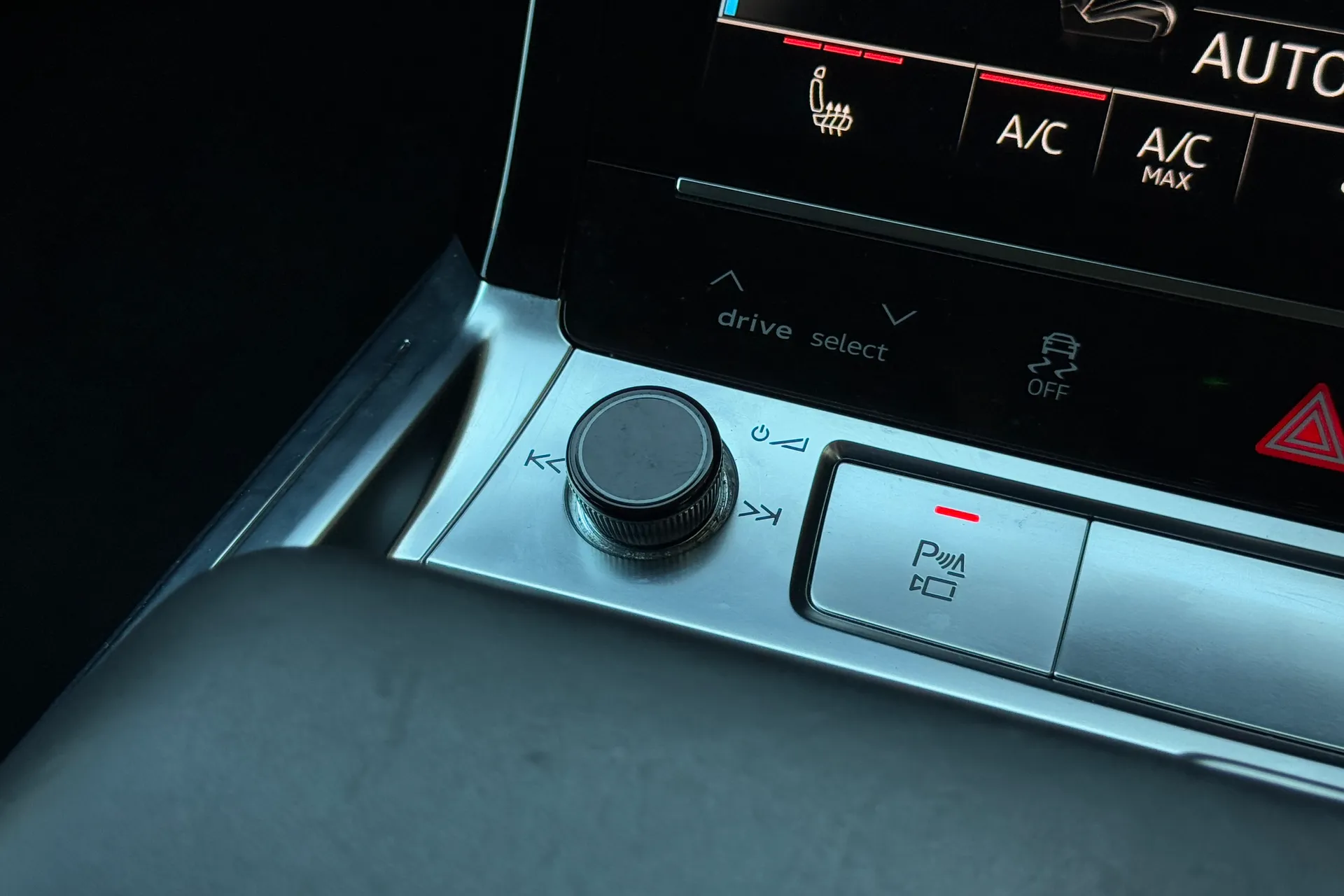 Audi e-tron thumbnail image number 27