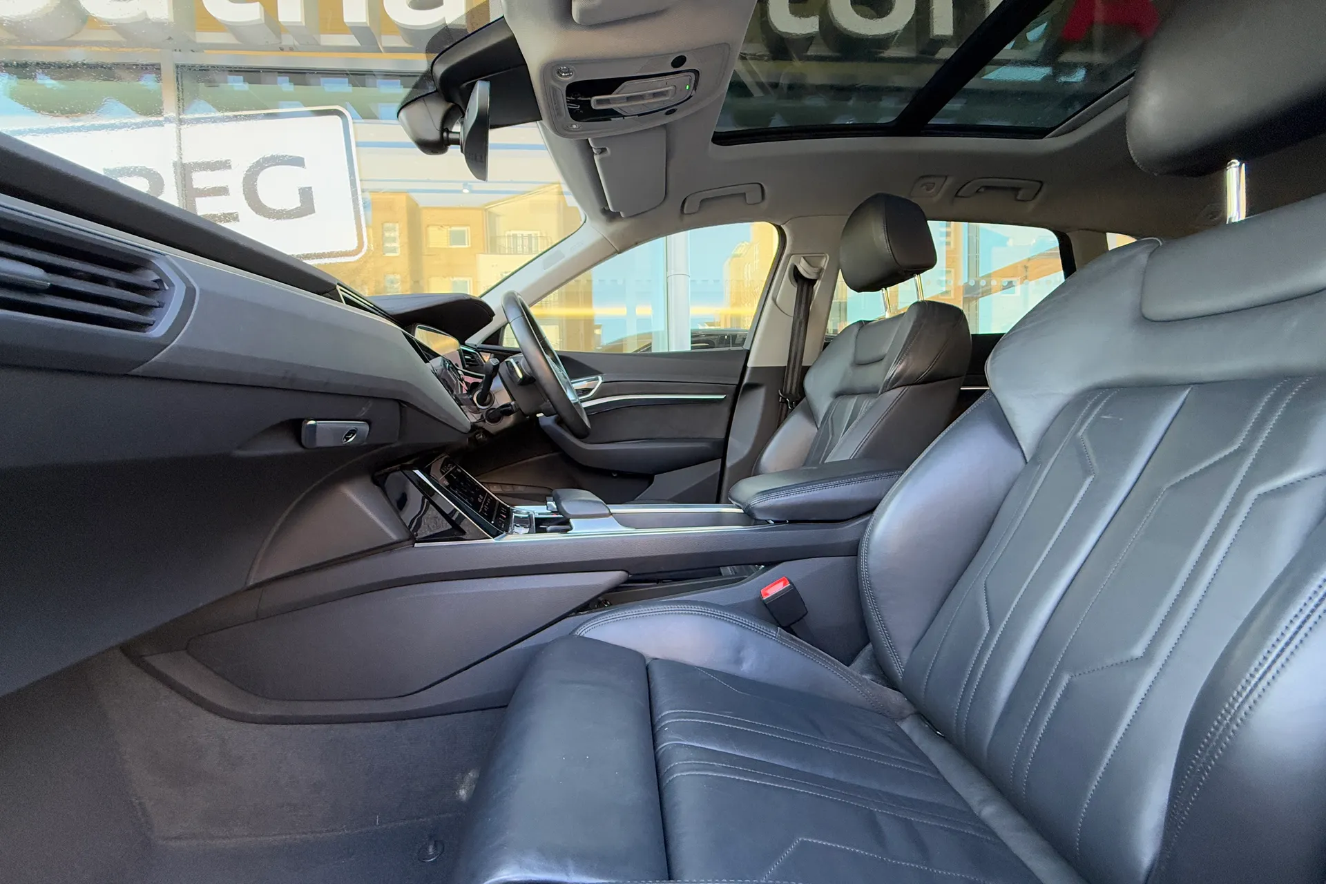 Audi e-tron thumbnail image number 56