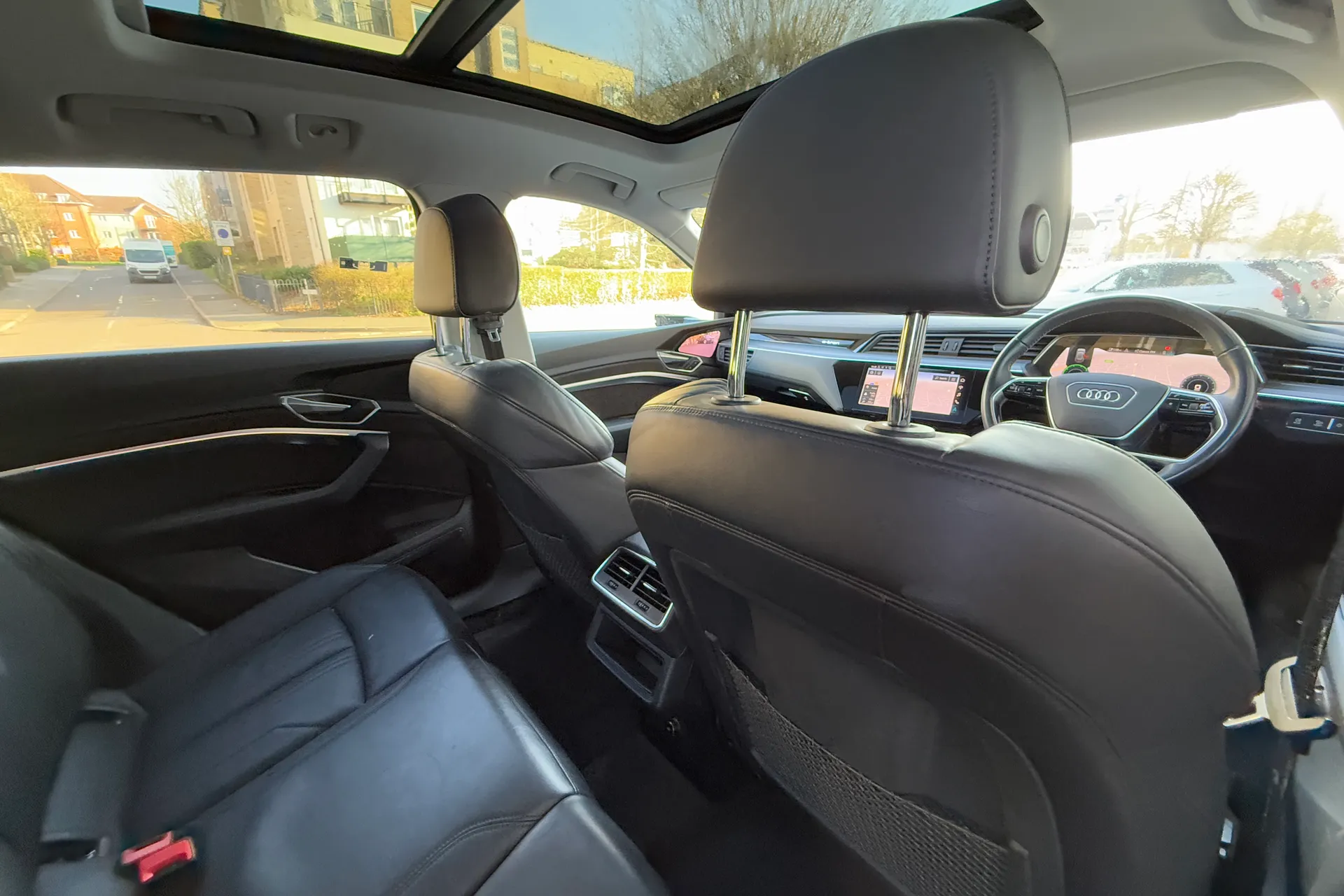 Audi e-tron thumbnail image number 43