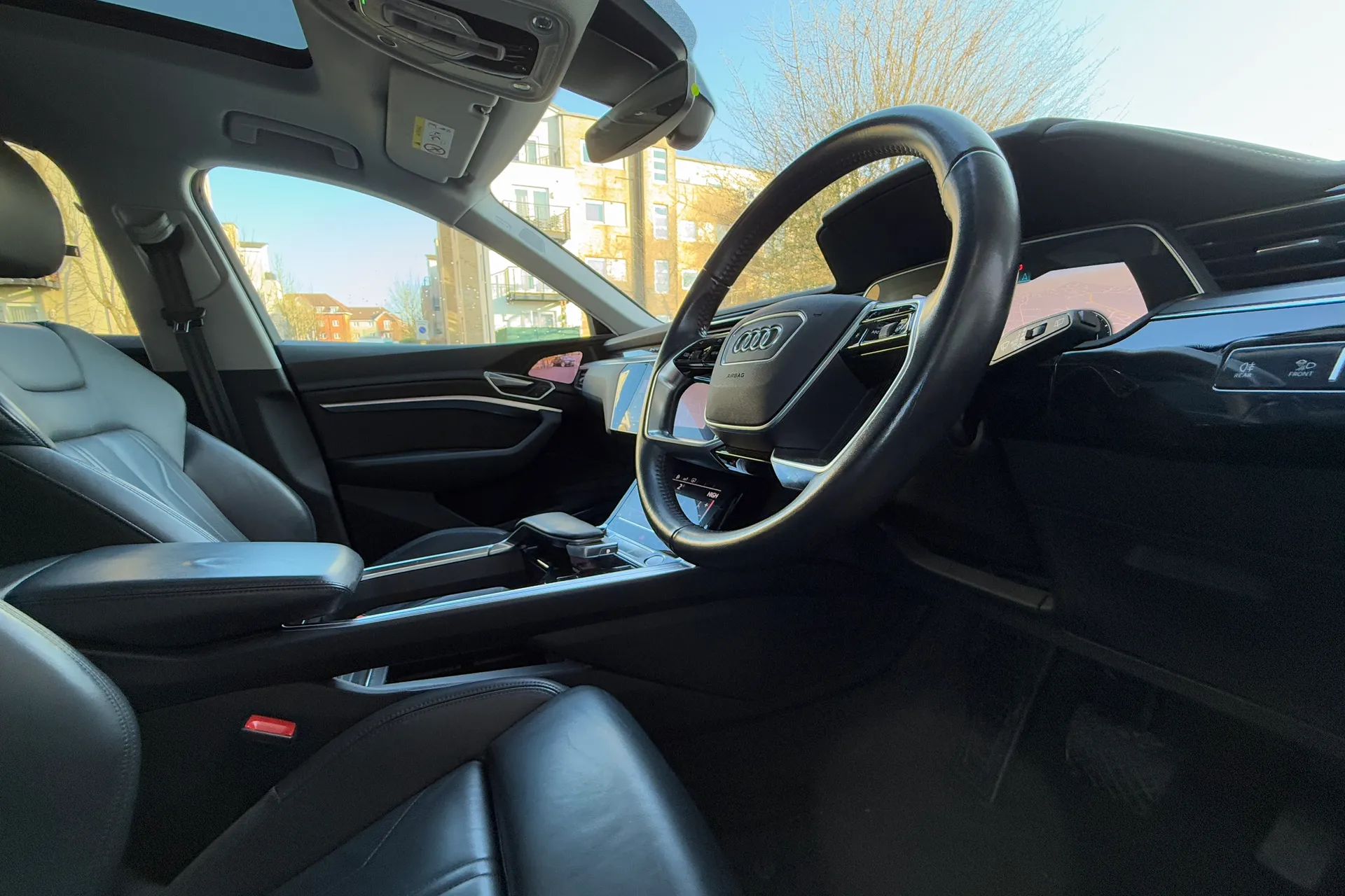 Audi e-tron thumbnail image number 16