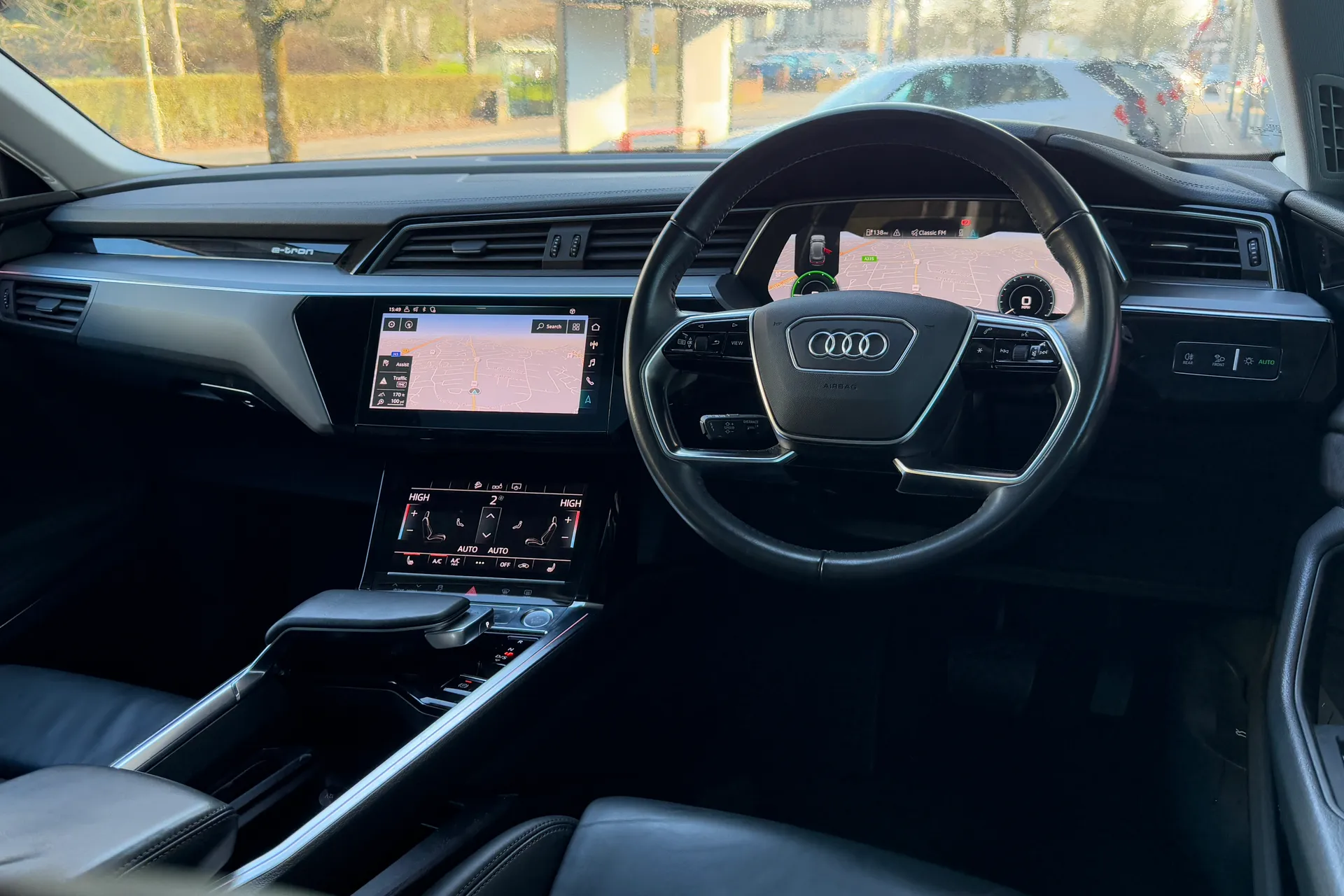 Audi e-tron thumbnail image number 41