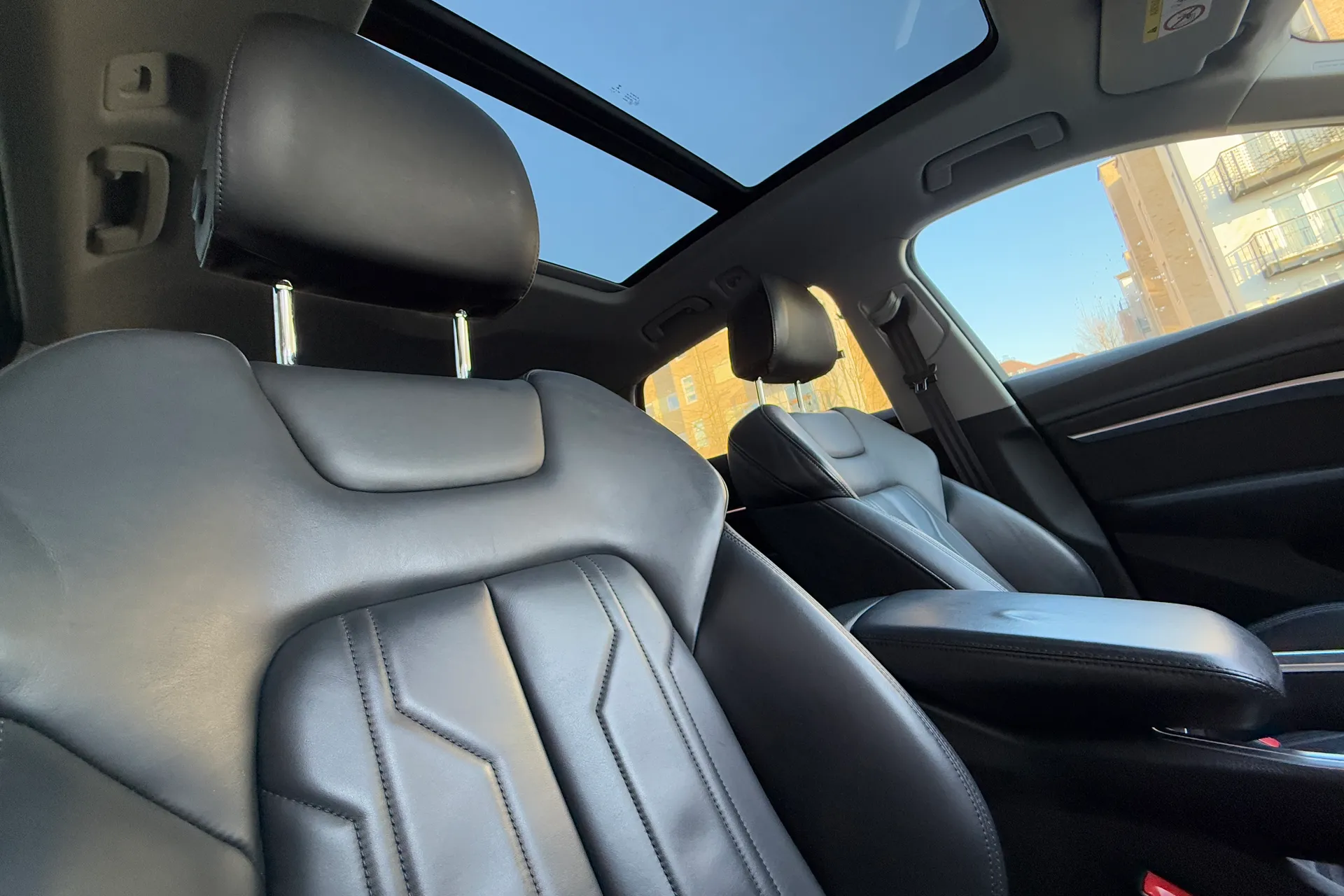 Audi e-tron thumbnail image number 37