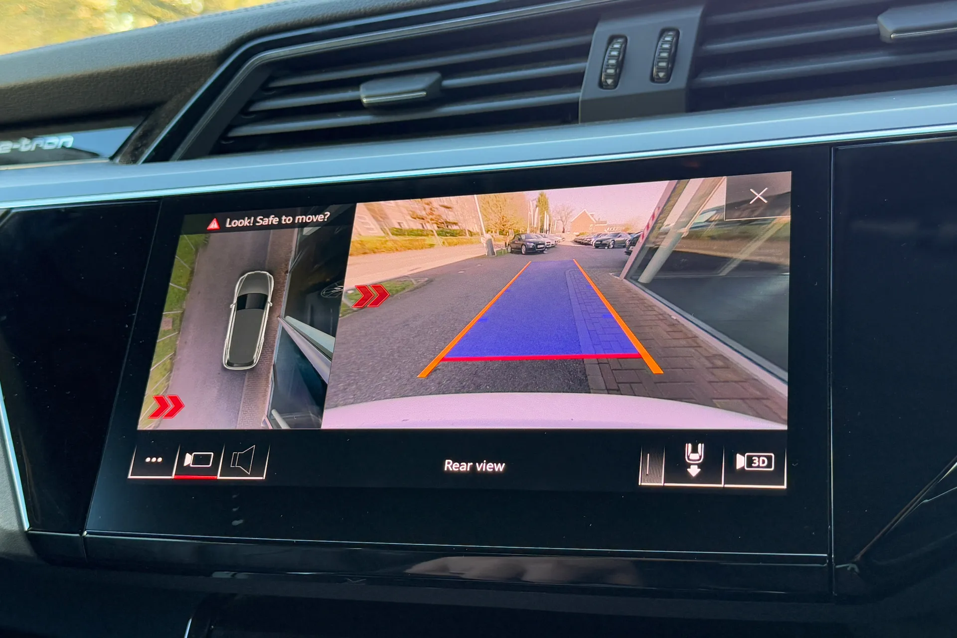 Audi e-tron thumbnail image number 5