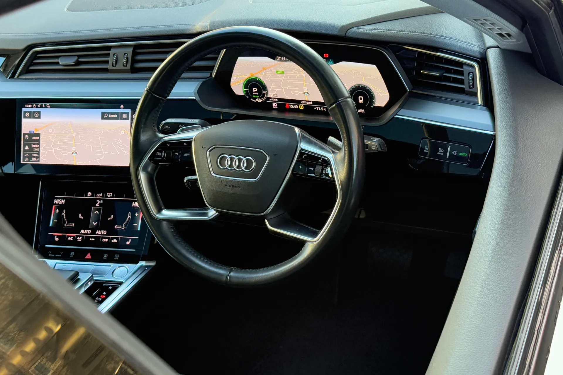 Audi e-tron thumbnail image number 38