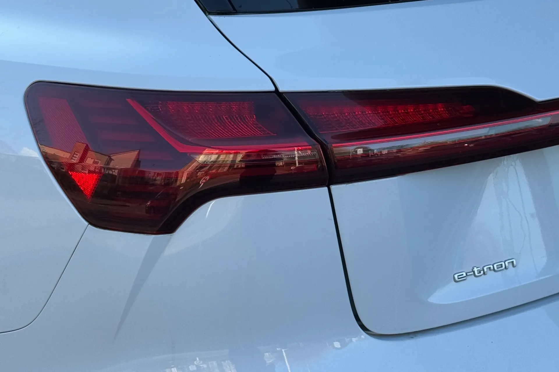 Audi e-tron thumbnail image number 51